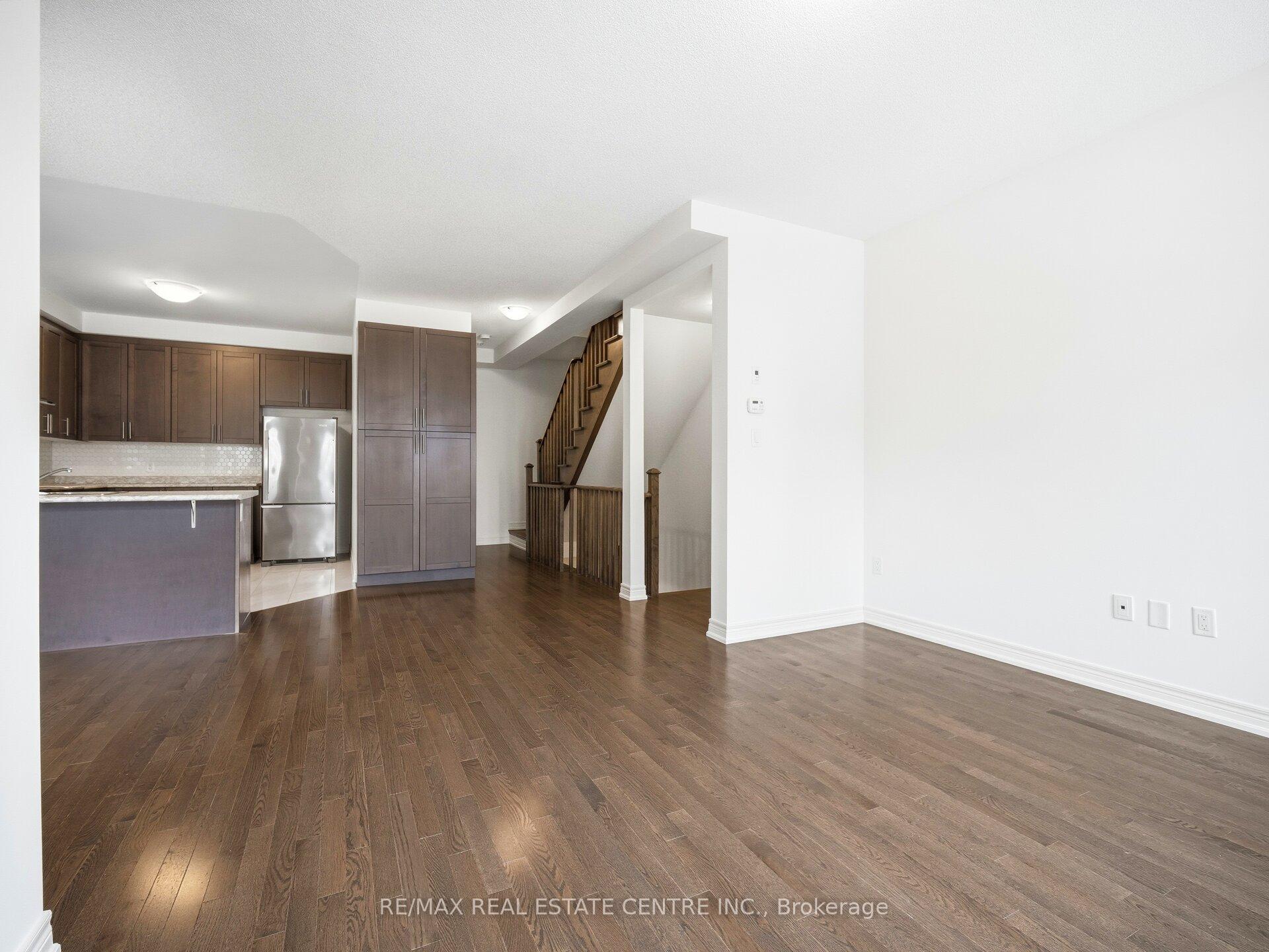 Photo 10 of 109 Fruitvale Circle, Brampton, Northwest Brampton — HOMEH