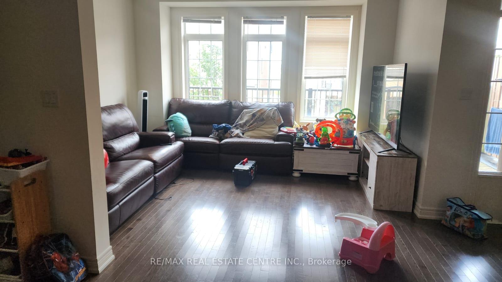 Photo 15 of 109 Fruitvale Circle, Brampton, Northwest Brampton — HOMEH