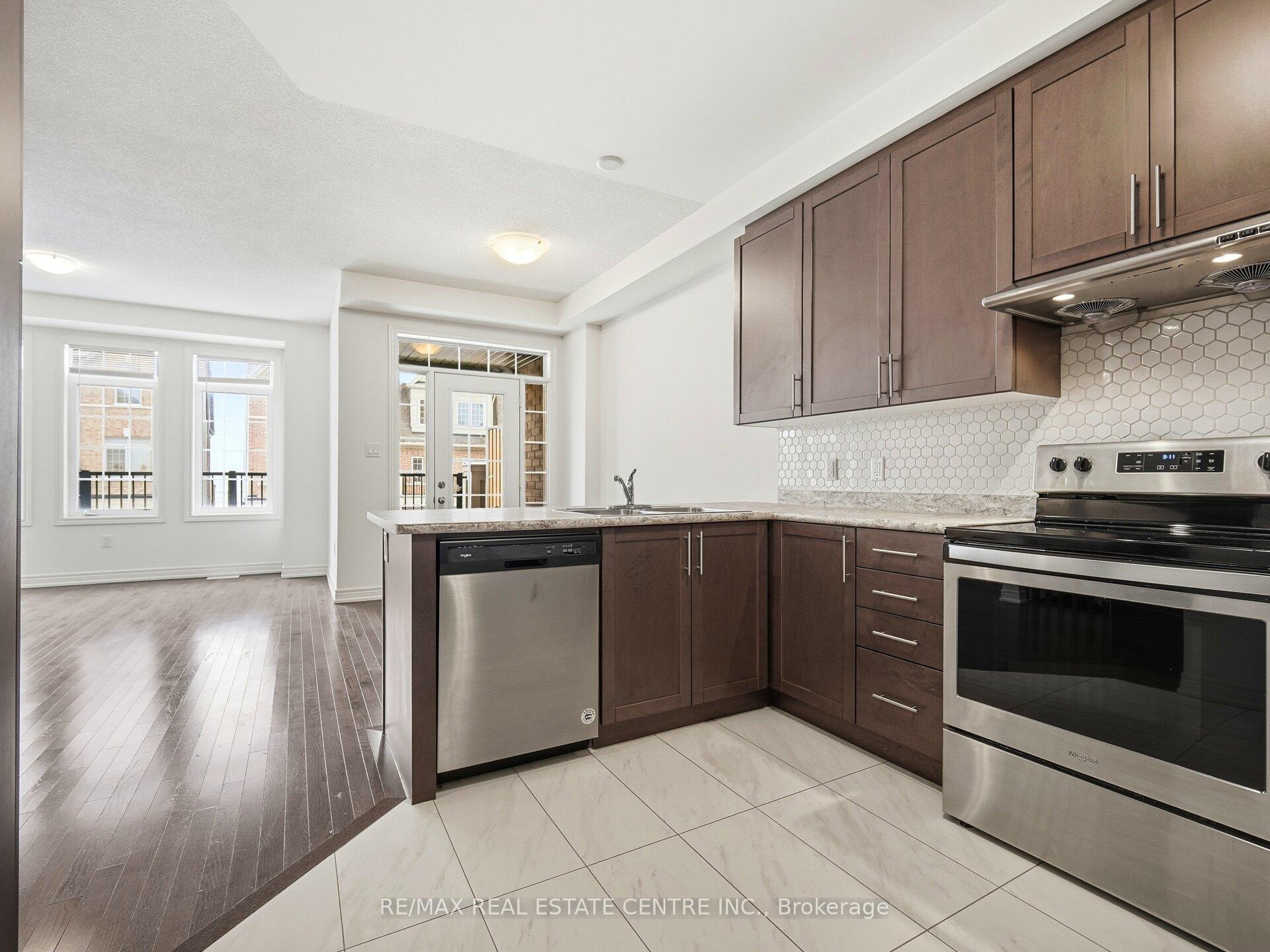 Photo 17 of 109 Fruitvale Circle, Brampton, Northwest Brampton — HOMEH