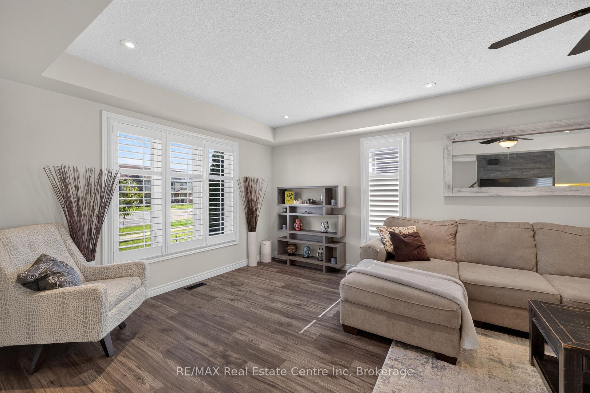 Photo 8 of 694 Victoria Road N, Guelph, Victoria North — HOMEH