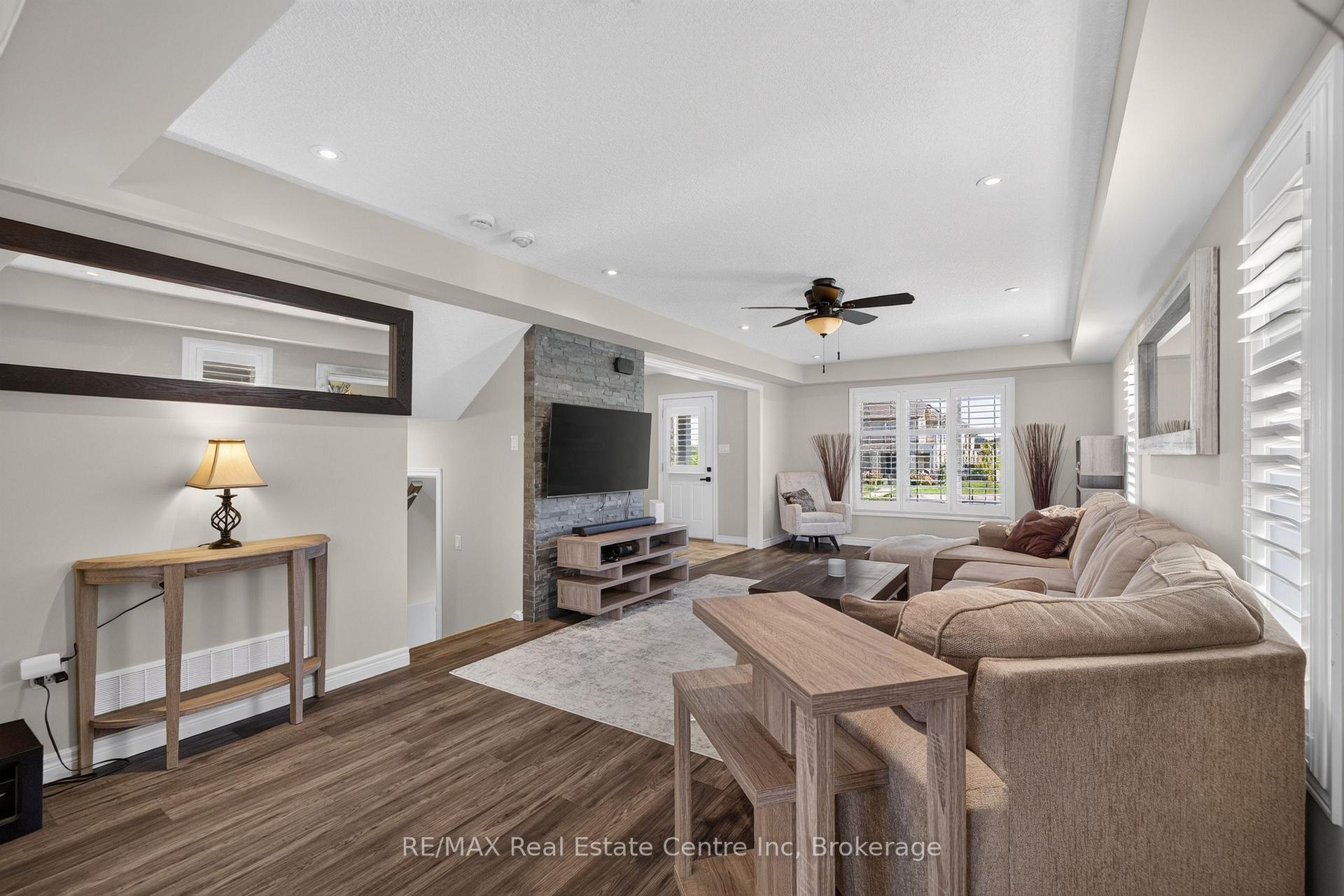 Photo 11 of 694 Victoria Road N, Guelph, Victoria North — HOMEH