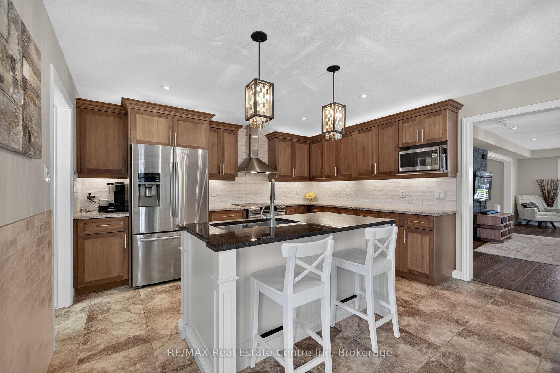 Photo 13 of 694 Victoria Road N, Guelph, Victoria North — HOMEH