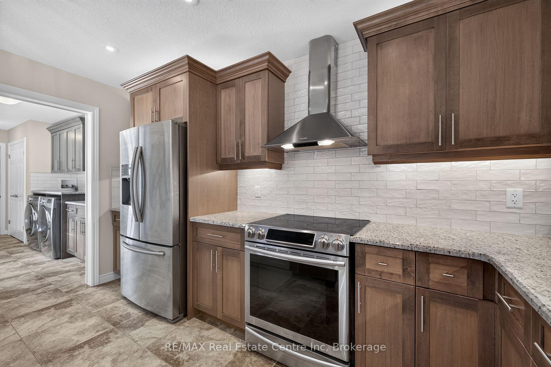 Photo 14 of 694 Victoria Road N, Guelph, Victoria North — HOMEH