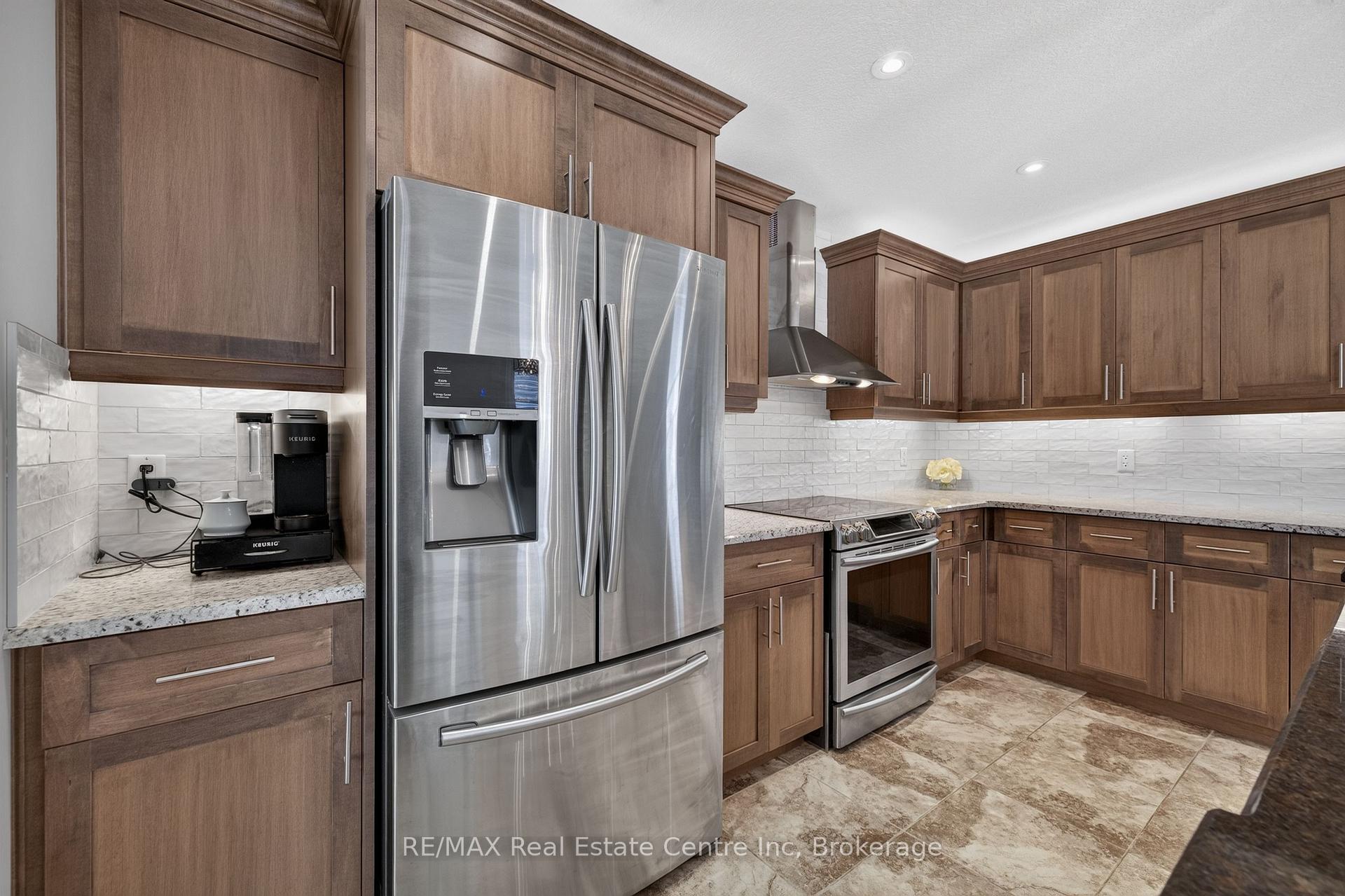 Photo 15 of 694 Victoria Road N, Guelph, Victoria North — HOMEH