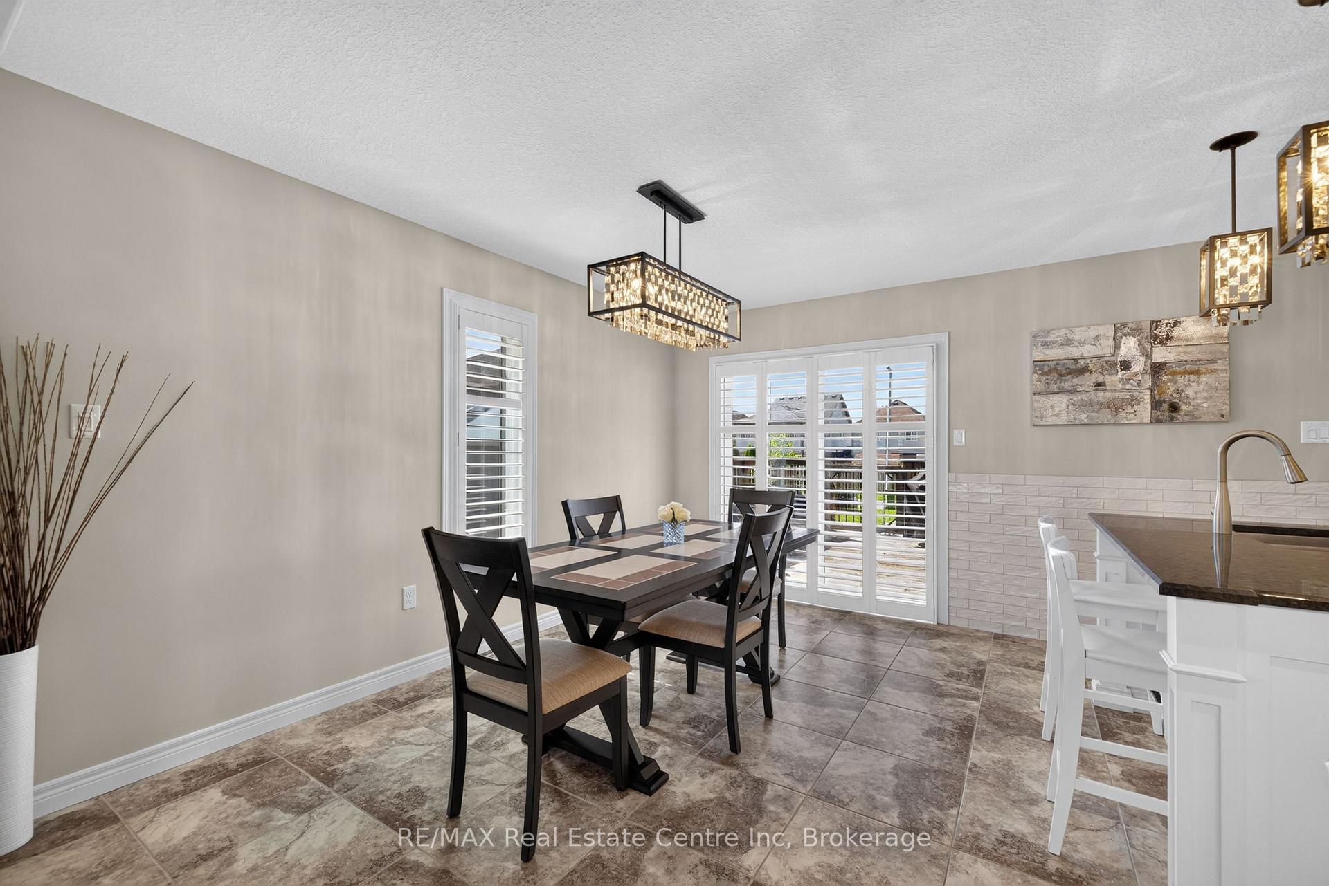 Photo 18 of 694 Victoria Road N, Guelph, Victoria North — HOMEH