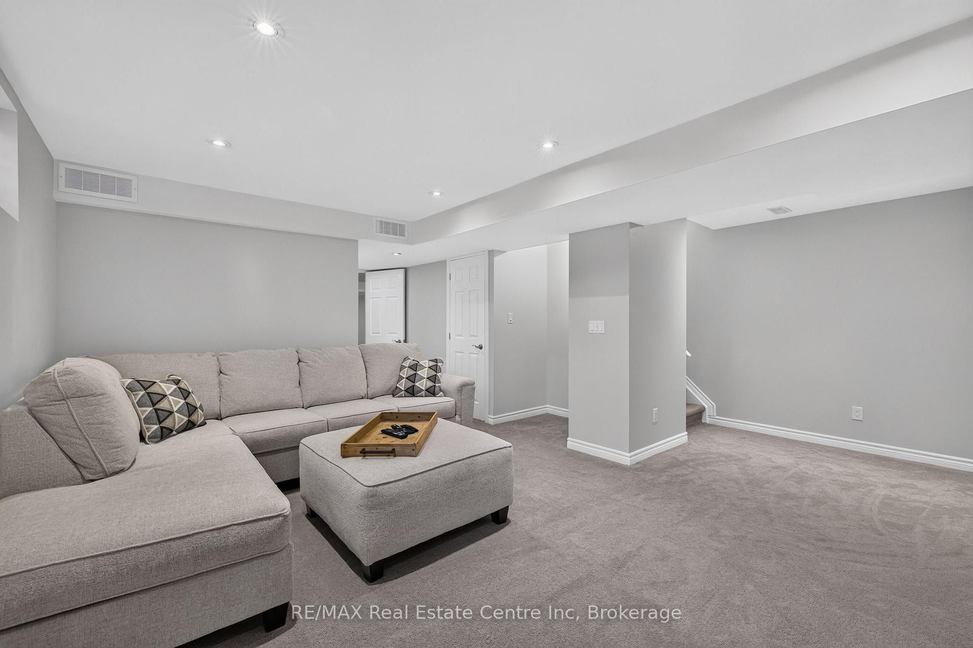 Photo 32 of 694 Victoria Road N, Guelph, Victoria North — HOMEH