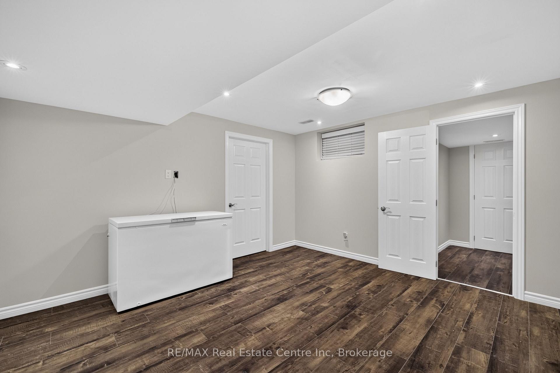 Photo 34 of 694 Victoria Road N, Guelph, Victoria North — HOMEH