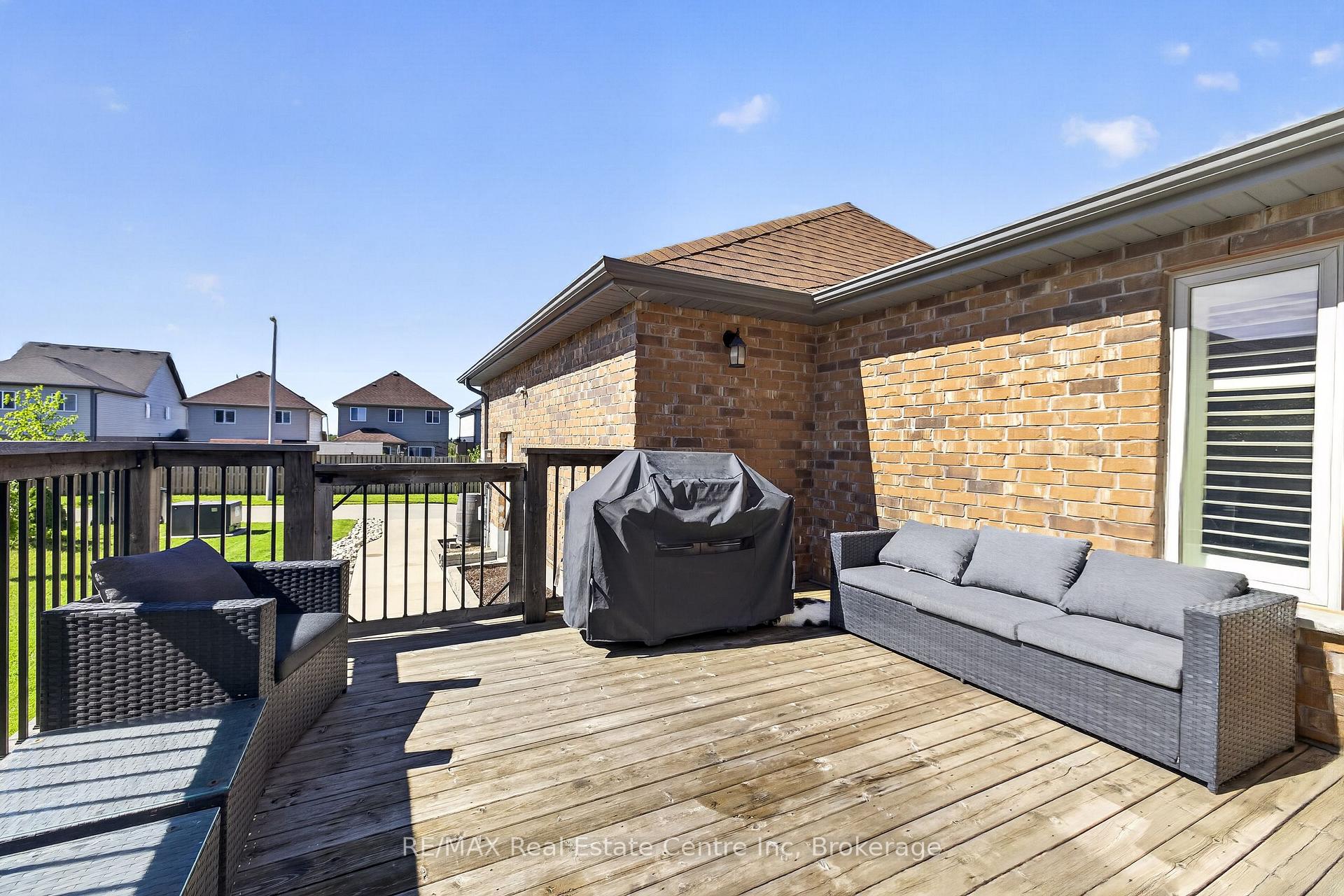Photo 37 of 694 Victoria Road N, Guelph, Victoria North — HOMEH