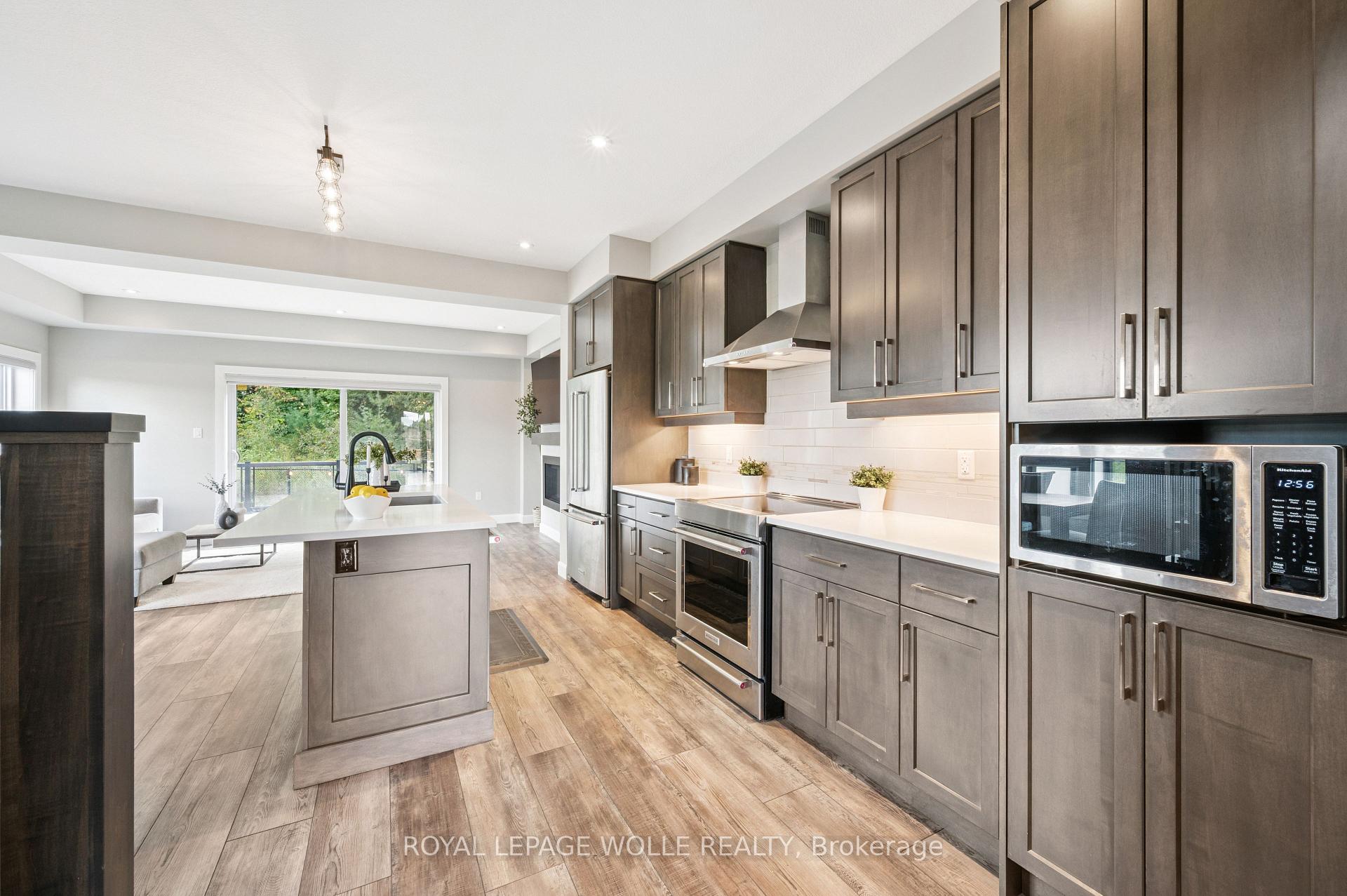 Photo 9 of 884 Robert Ferrie Drive, Kitchener, Doon South — HOMEH