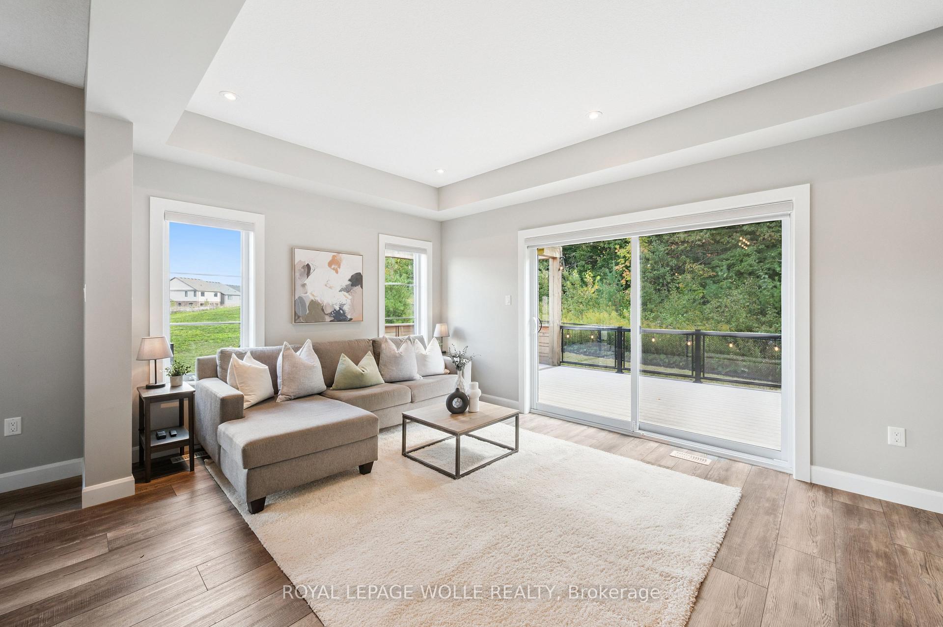 Photo 14 of 884 Robert Ferrie Drive, Kitchener, Doon South — HOMEH