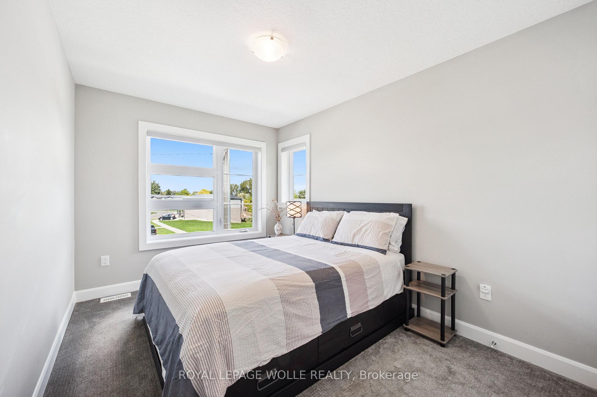 Photo 26 of 884 Robert Ferrie Drive, Kitchener, Doon South — HOMEH