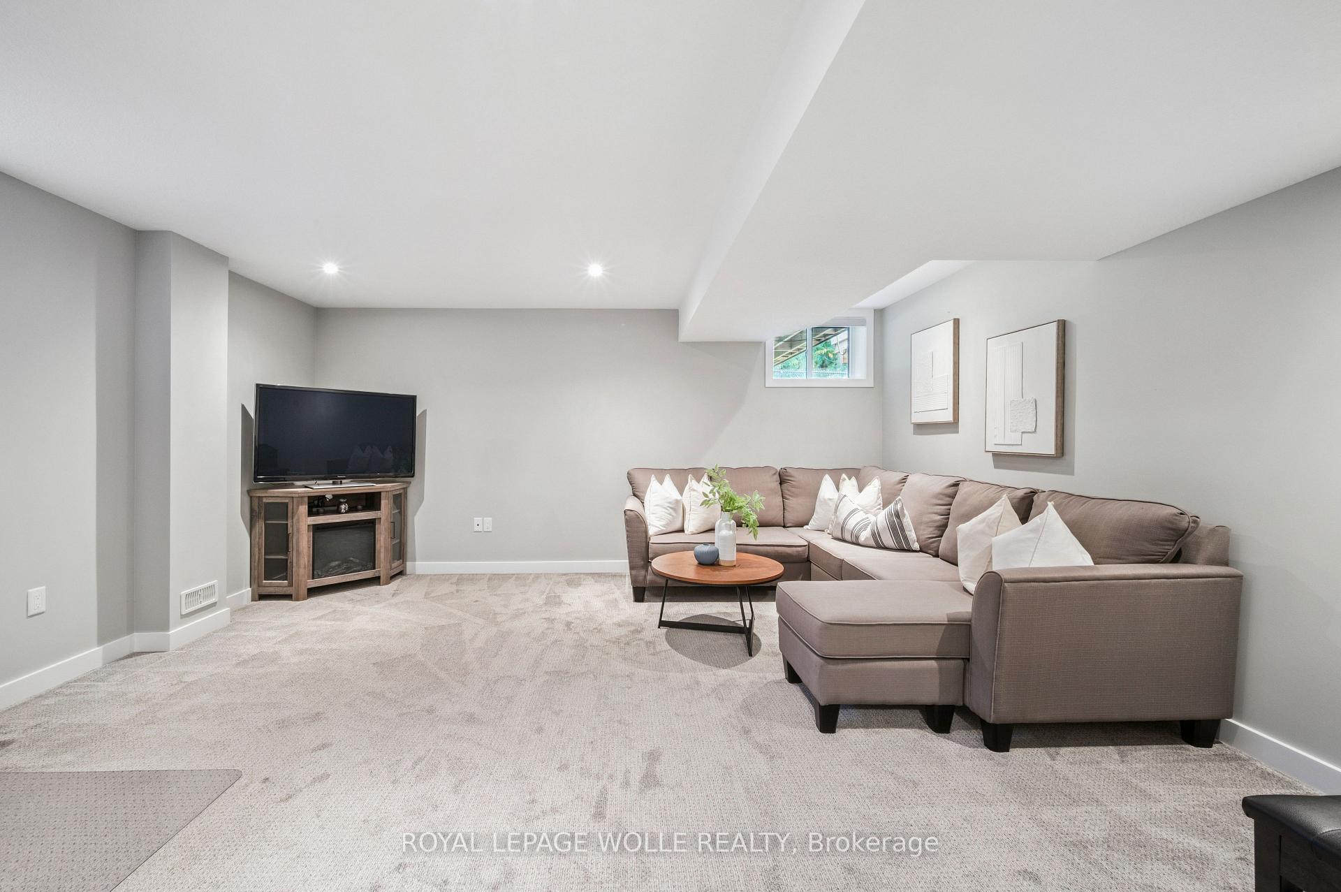 Photo 32 of 884 Robert Ferrie Drive, Kitchener, Doon South — HOMEH