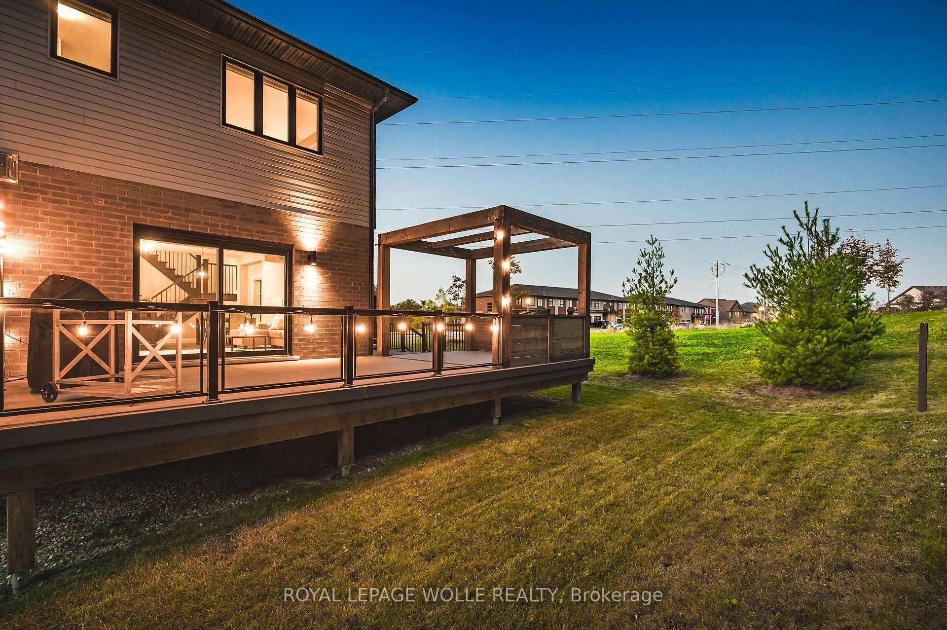 Photo 42 of 884 Robert Ferrie Drive, Kitchener, Doon South — HOMEH