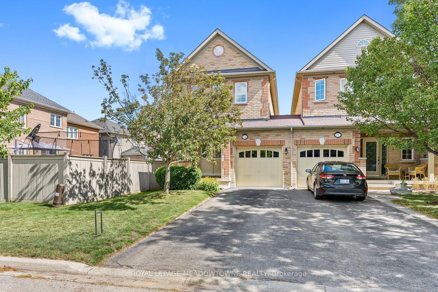 Photo of 19 Goldham Way