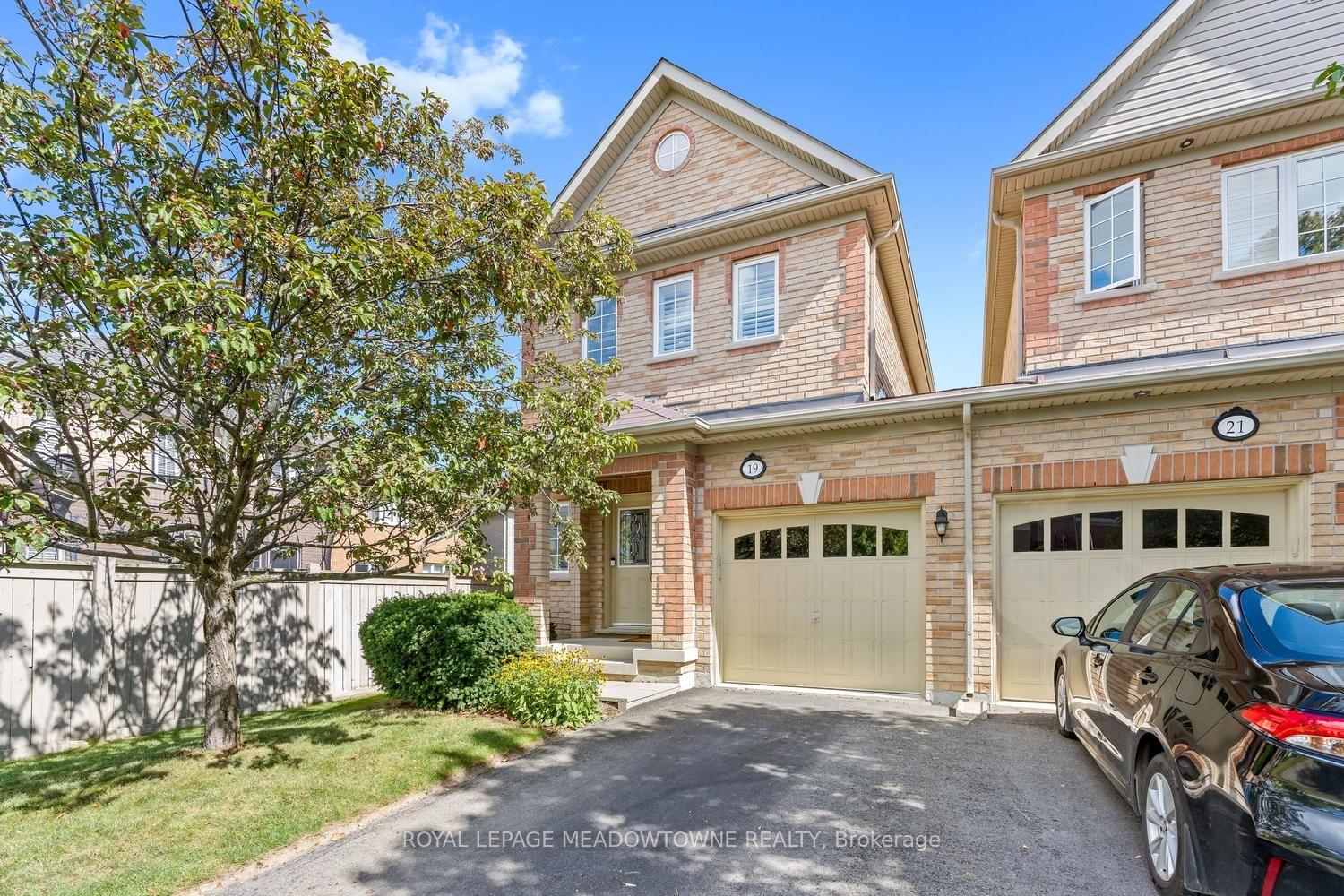 Photo 2 of 19 Goldham Way, Halton Hills, Georgetown — HOMEH