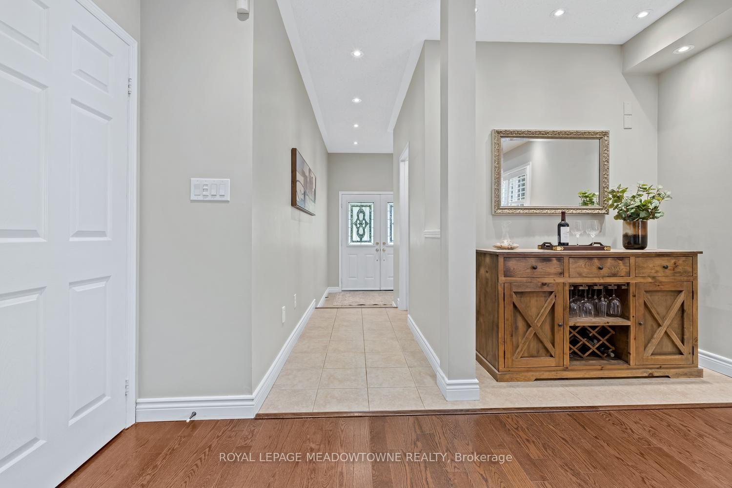 Photo 6 of 19 Goldham Way, Halton Hills, Georgetown — HOMEH