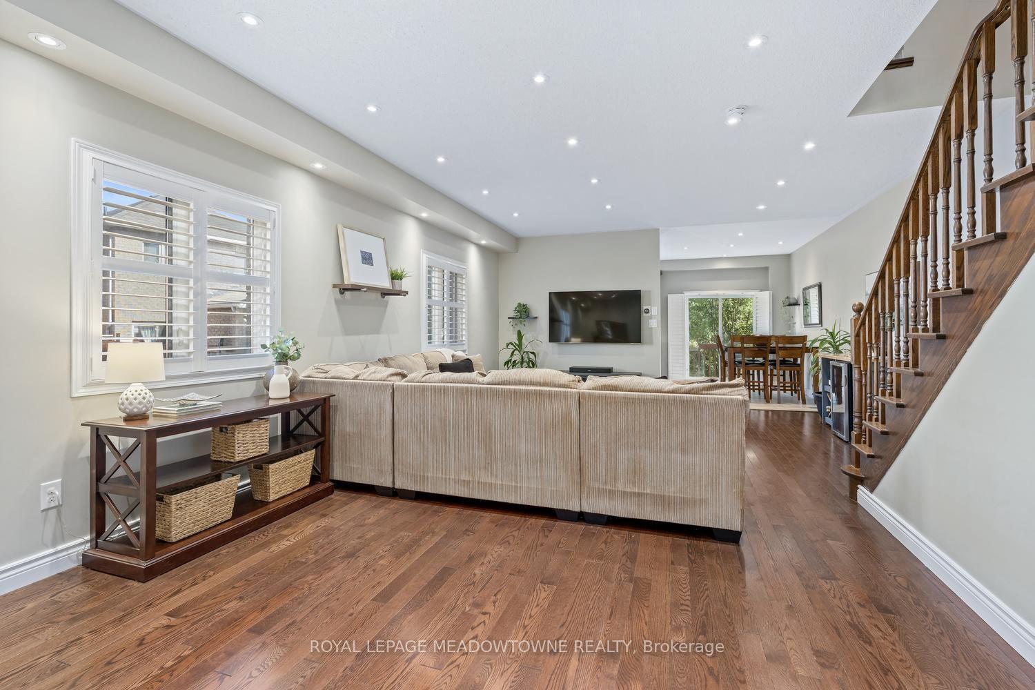 Photo 7 of 19 Goldham Way, Halton Hills, Georgetown — HOMEH