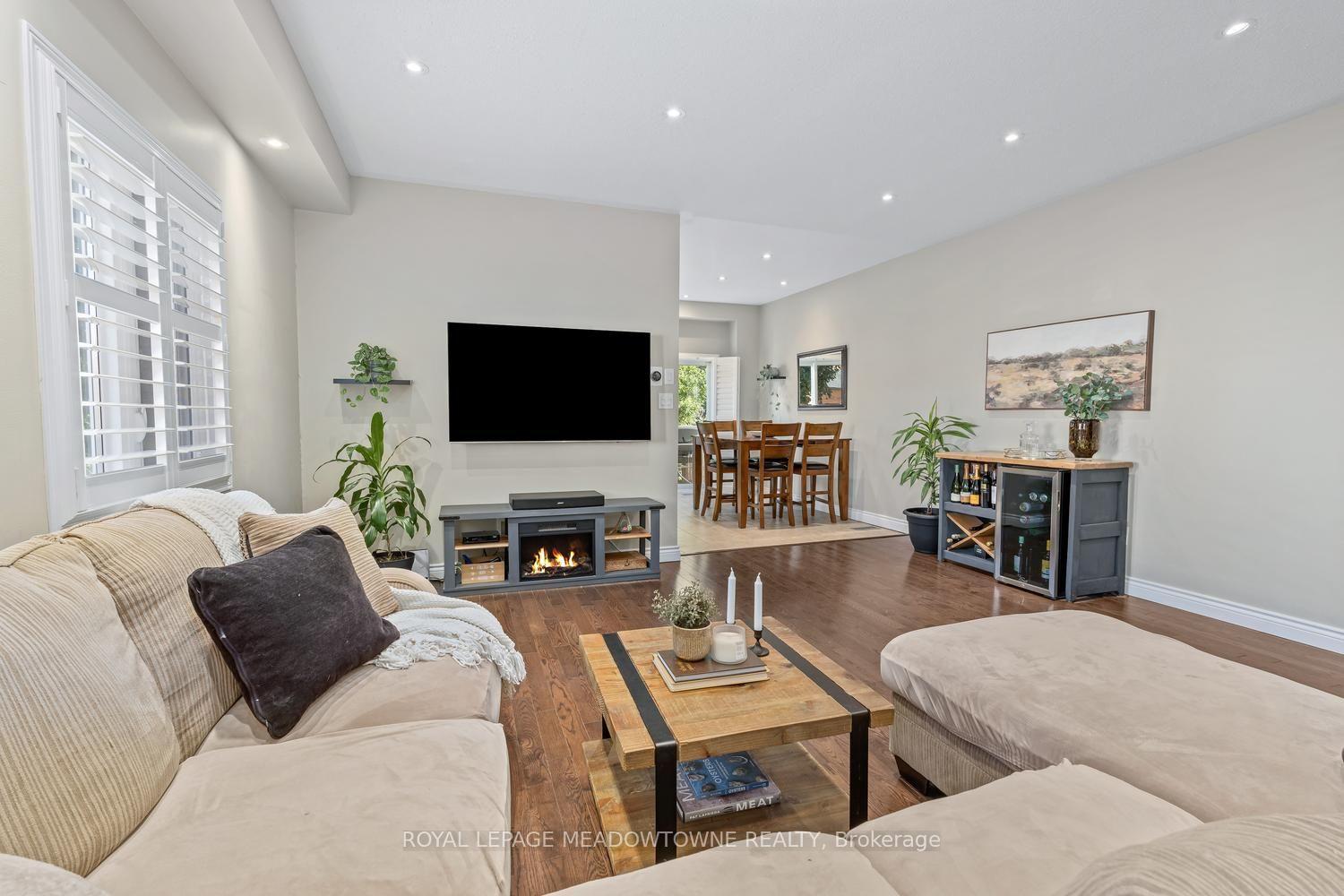 Photo 8 of 19 Goldham Way, Halton Hills, Georgetown — HOMEH