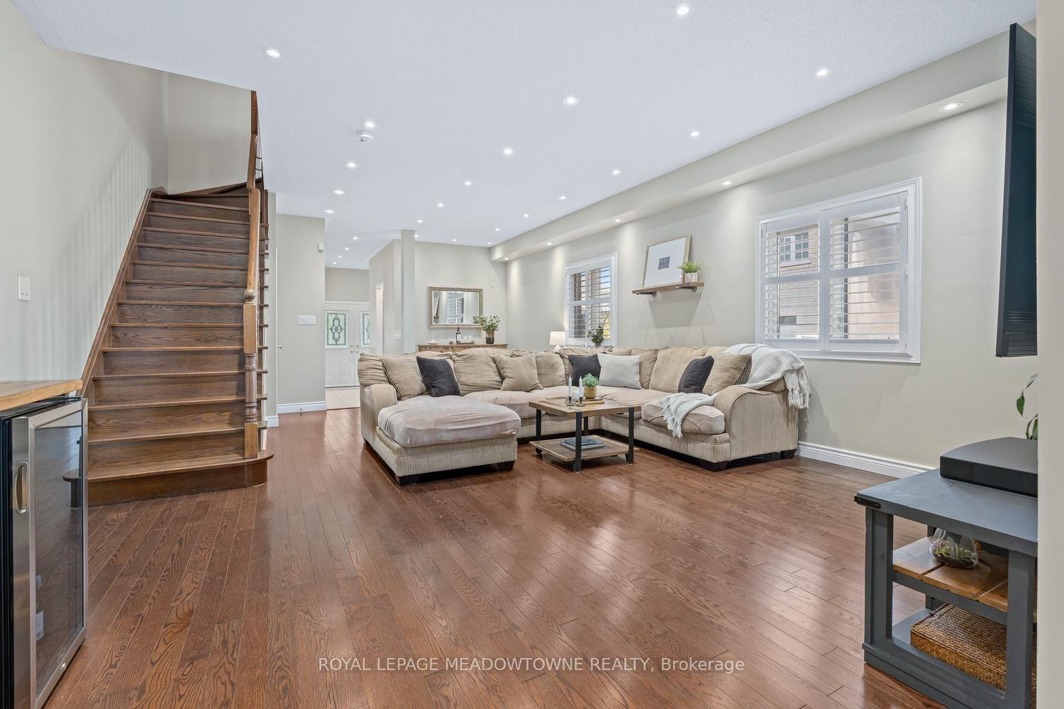 Photo 11 of 19 Goldham Way, Halton Hills, Georgetown — HOMEH