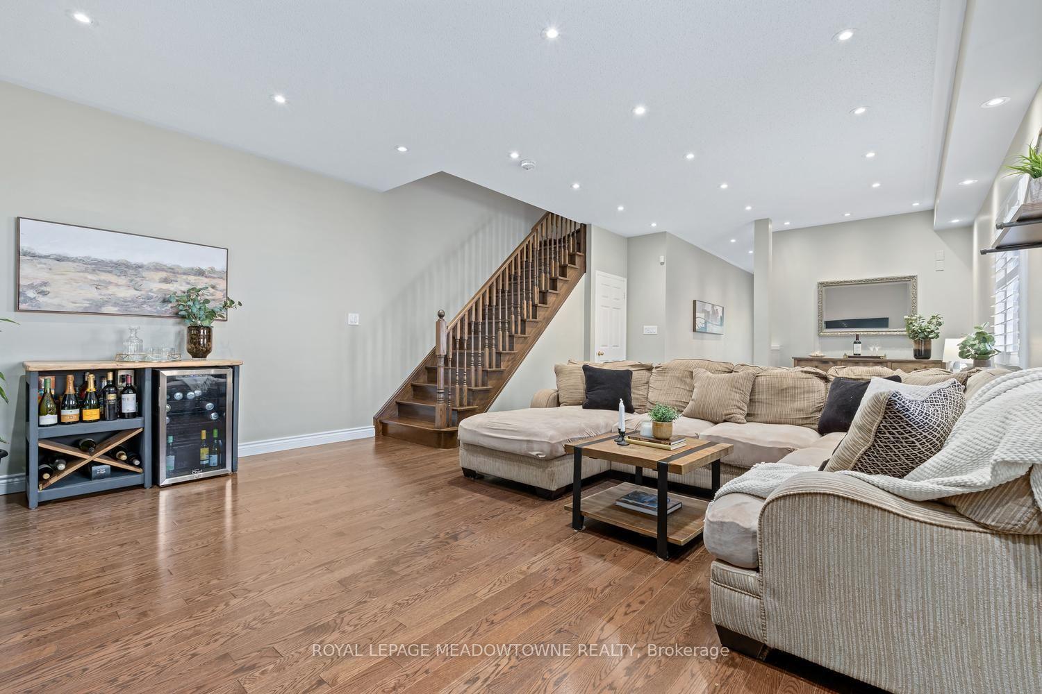Photo 12 of 19 Goldham Way, Halton Hills, Georgetown — HOMEH