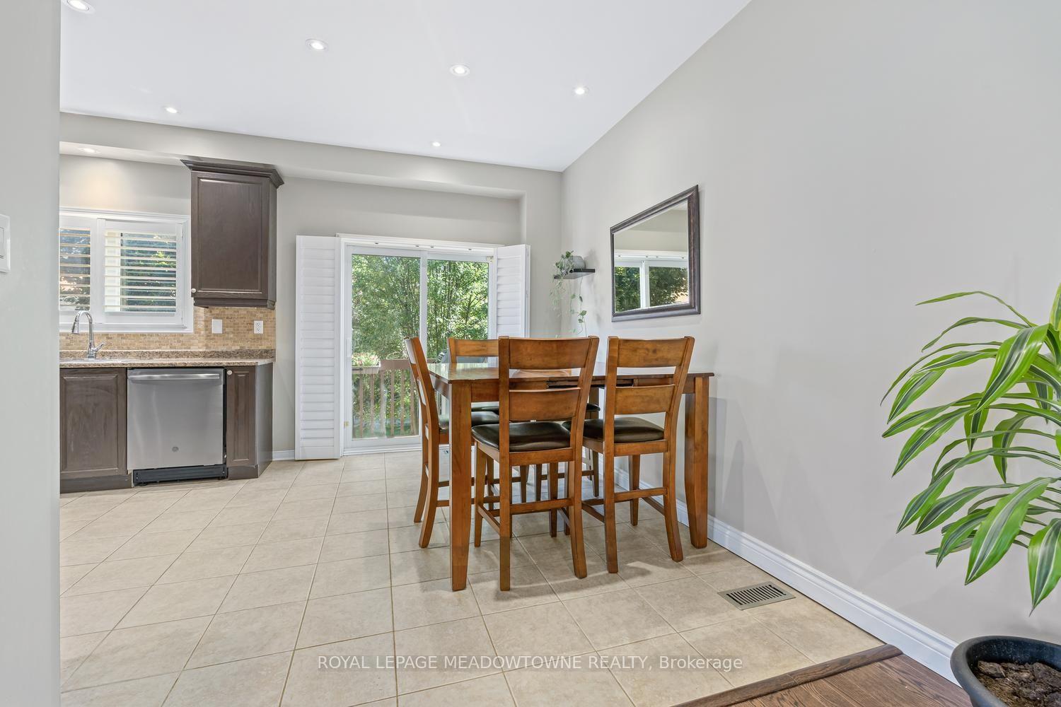 Photo 14 of 19 Goldham Way, Halton Hills, Georgetown — HOMEH