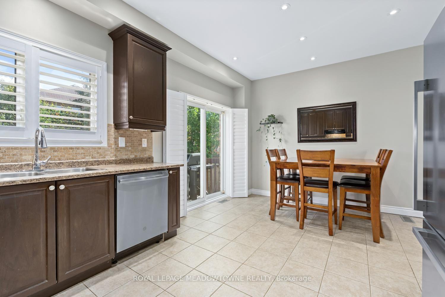 Photo 18 of 19 Goldham Way, Halton Hills, Georgetown — HOMEH