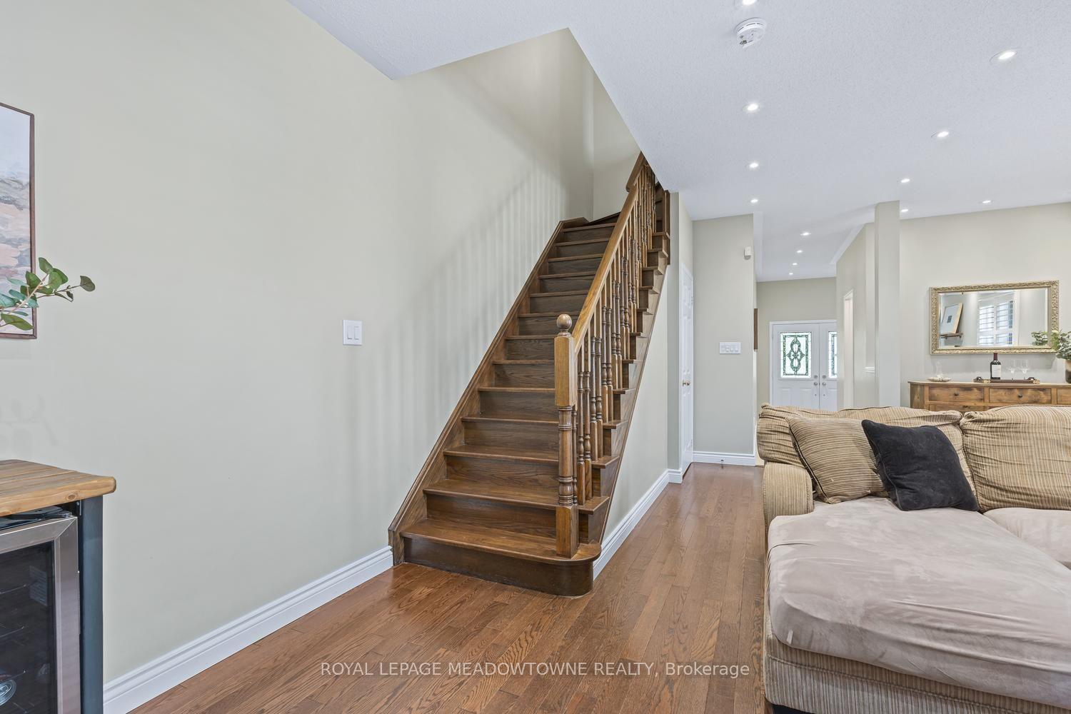 Photo 20 of 19 Goldham Way, Halton Hills, Georgetown — HOMEH
