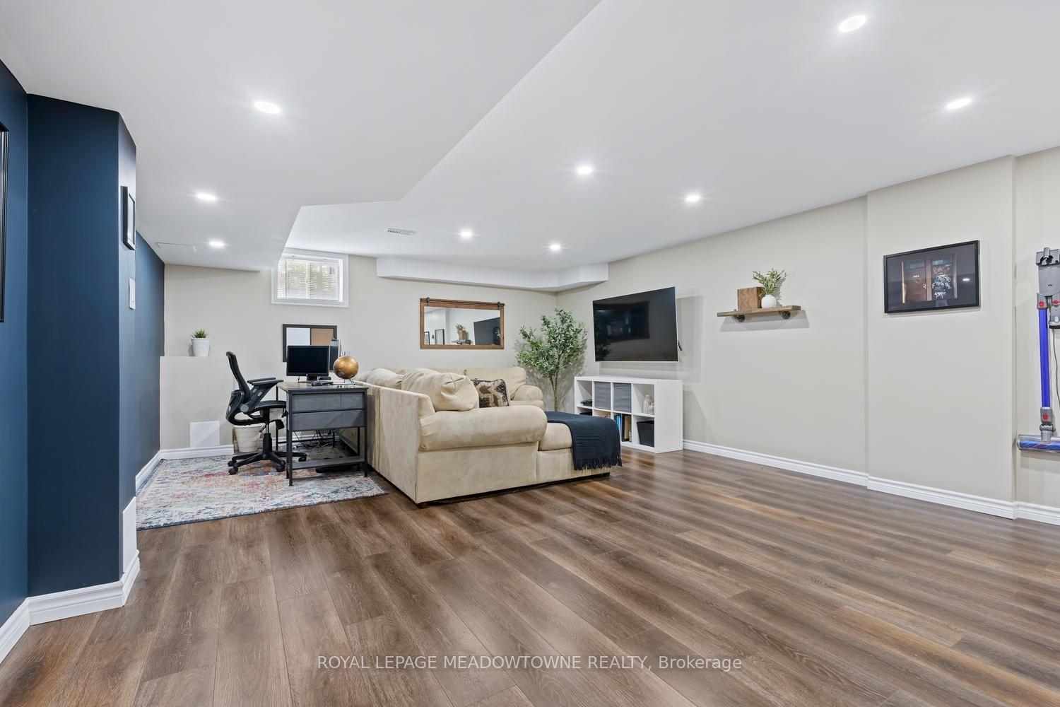 Photo 32 of 19 Goldham Way, Halton Hills, Georgetown — HOMEH