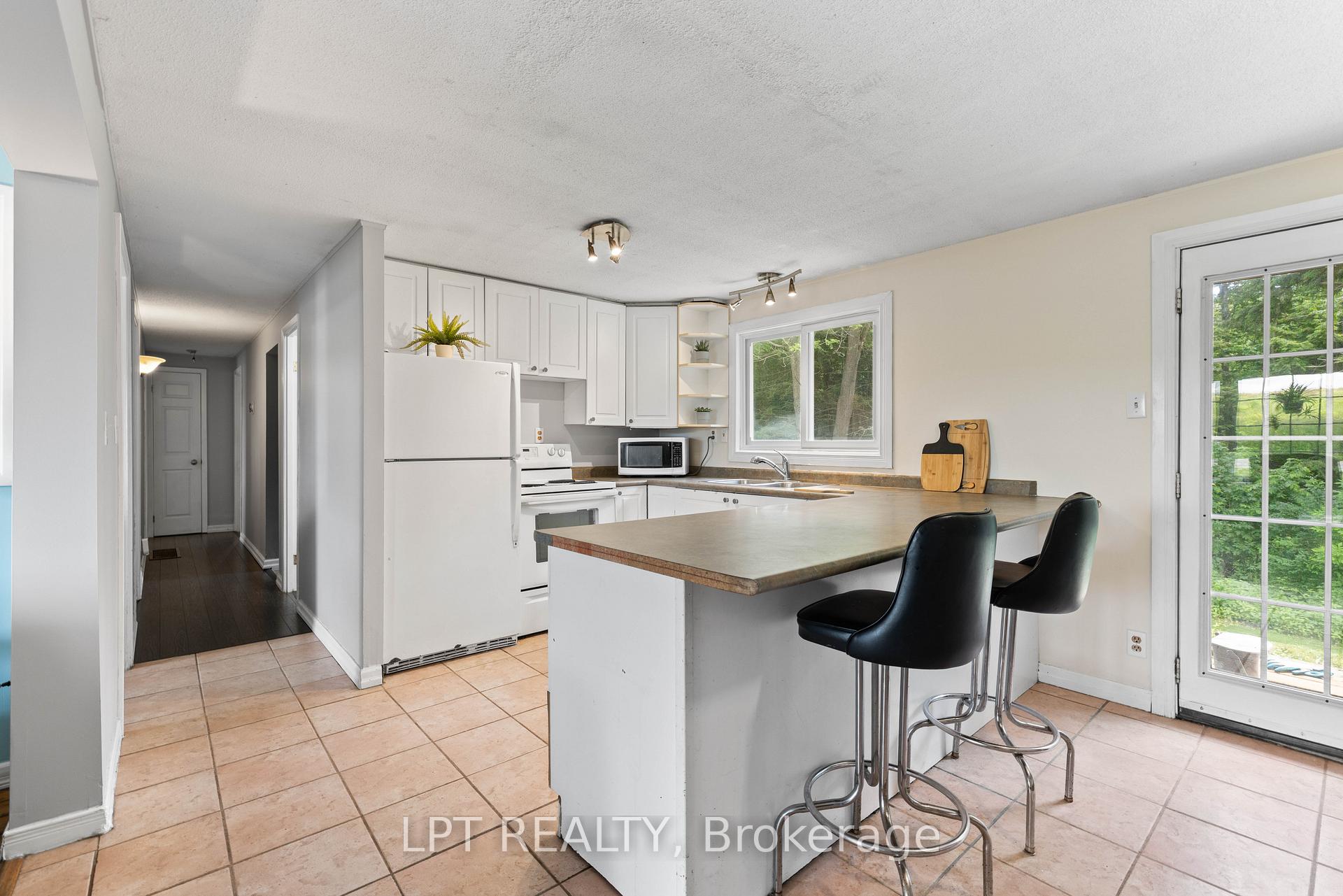 Photo 9 of 2743 Lockhart Road, Innisfil, Rural Innisfil — HOMEH
