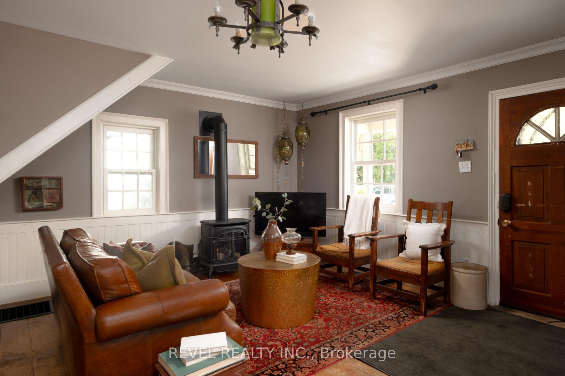 Photo 3 of 532 Main Street, Halton Hills, Glen Williams — HOMEH