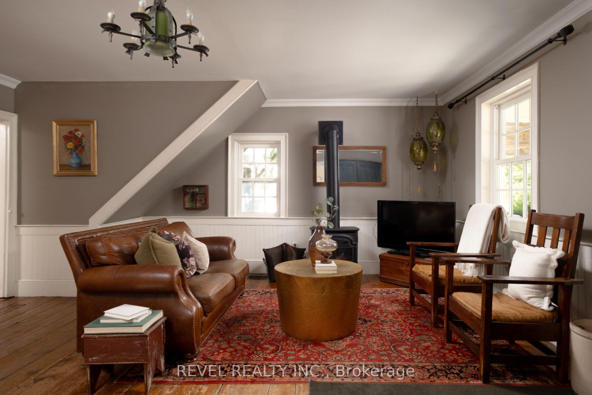 Photo 4 of 532 Main Street, Halton Hills, Glen Williams — HOMEH