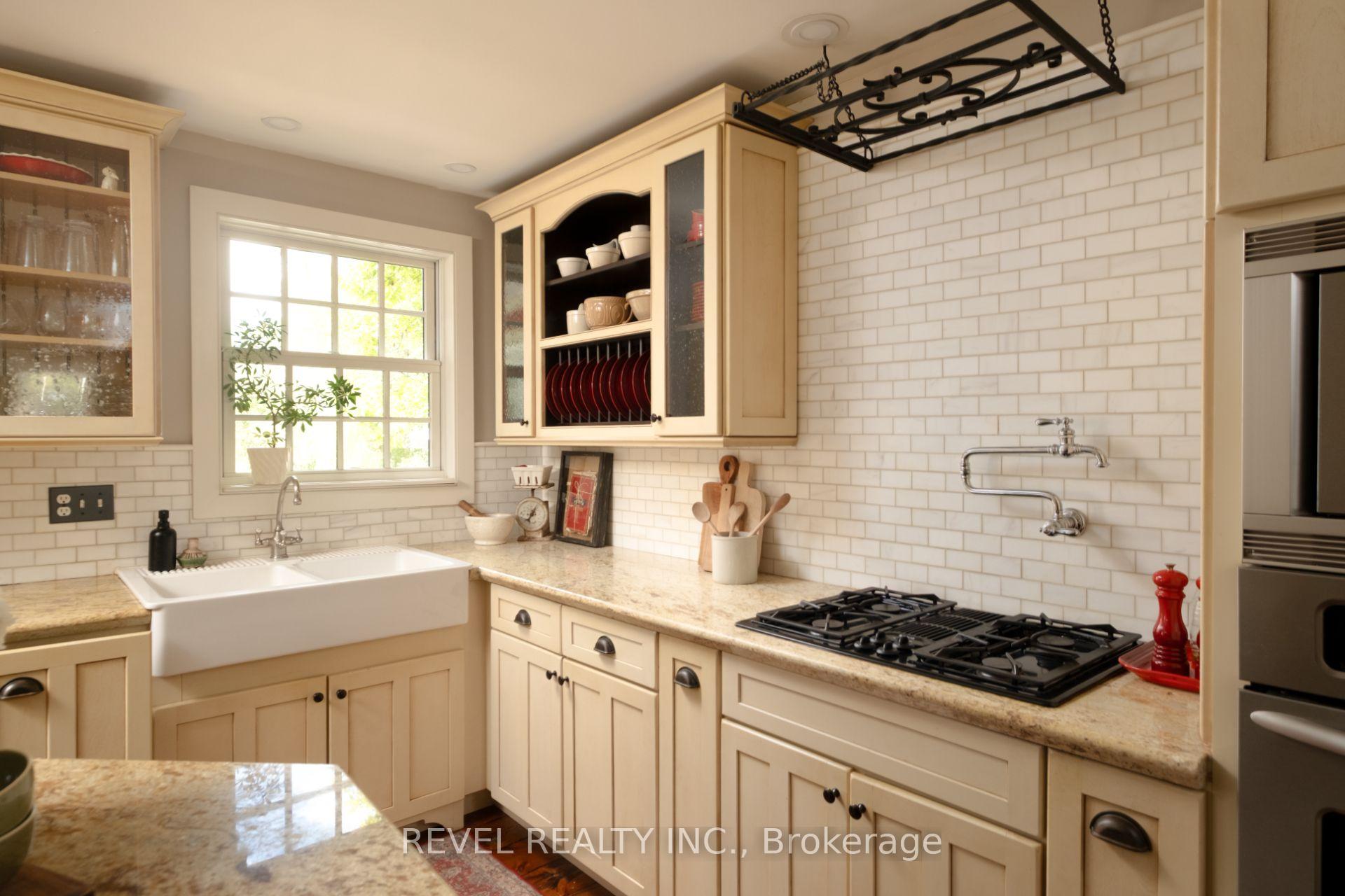 Photo 14 of 532 Main Street, Halton Hills, Glen Williams — HOMEH