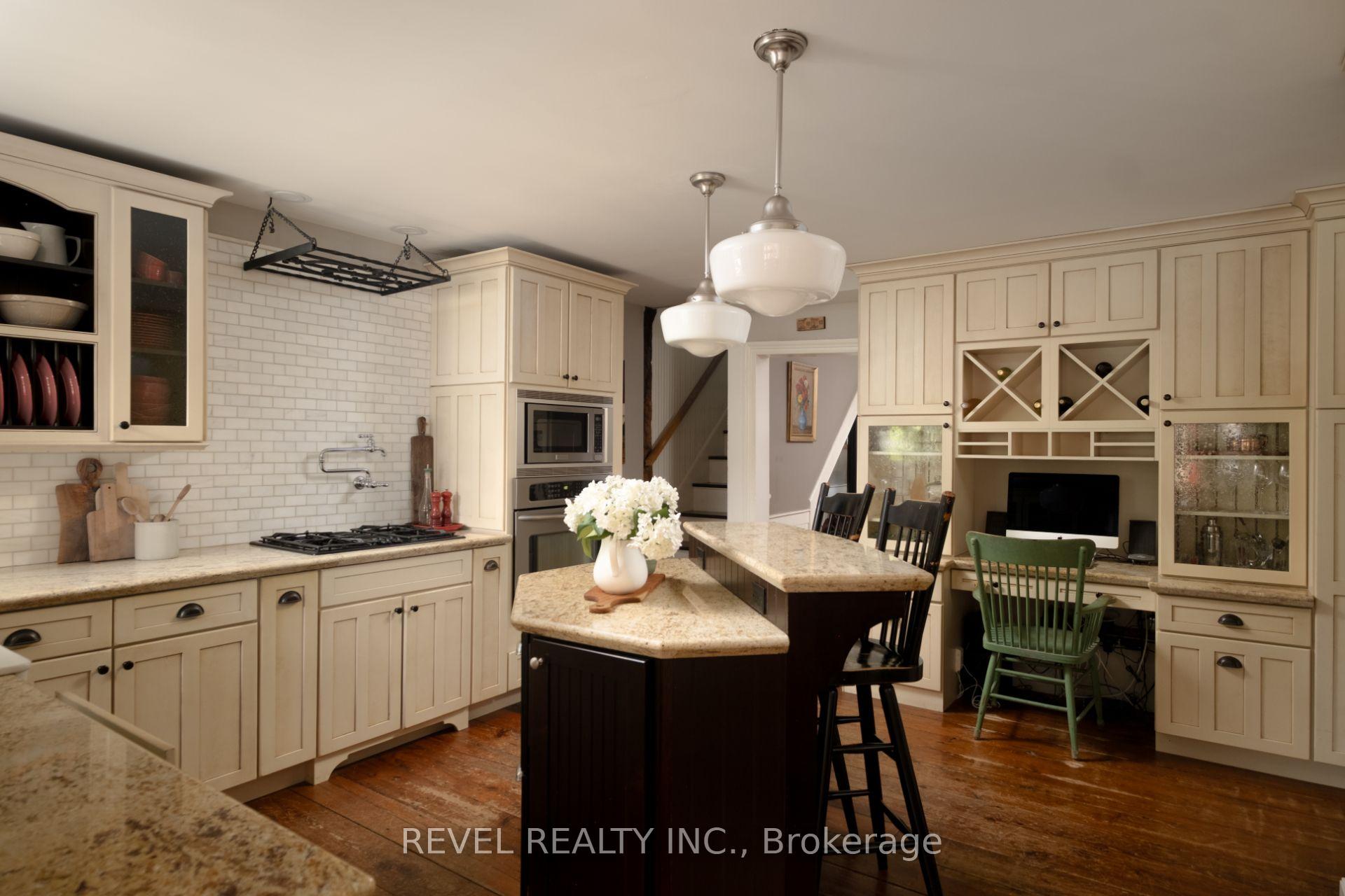 Photo 17 of 532 Main Street, Halton Hills, Glen Williams — HOMEH