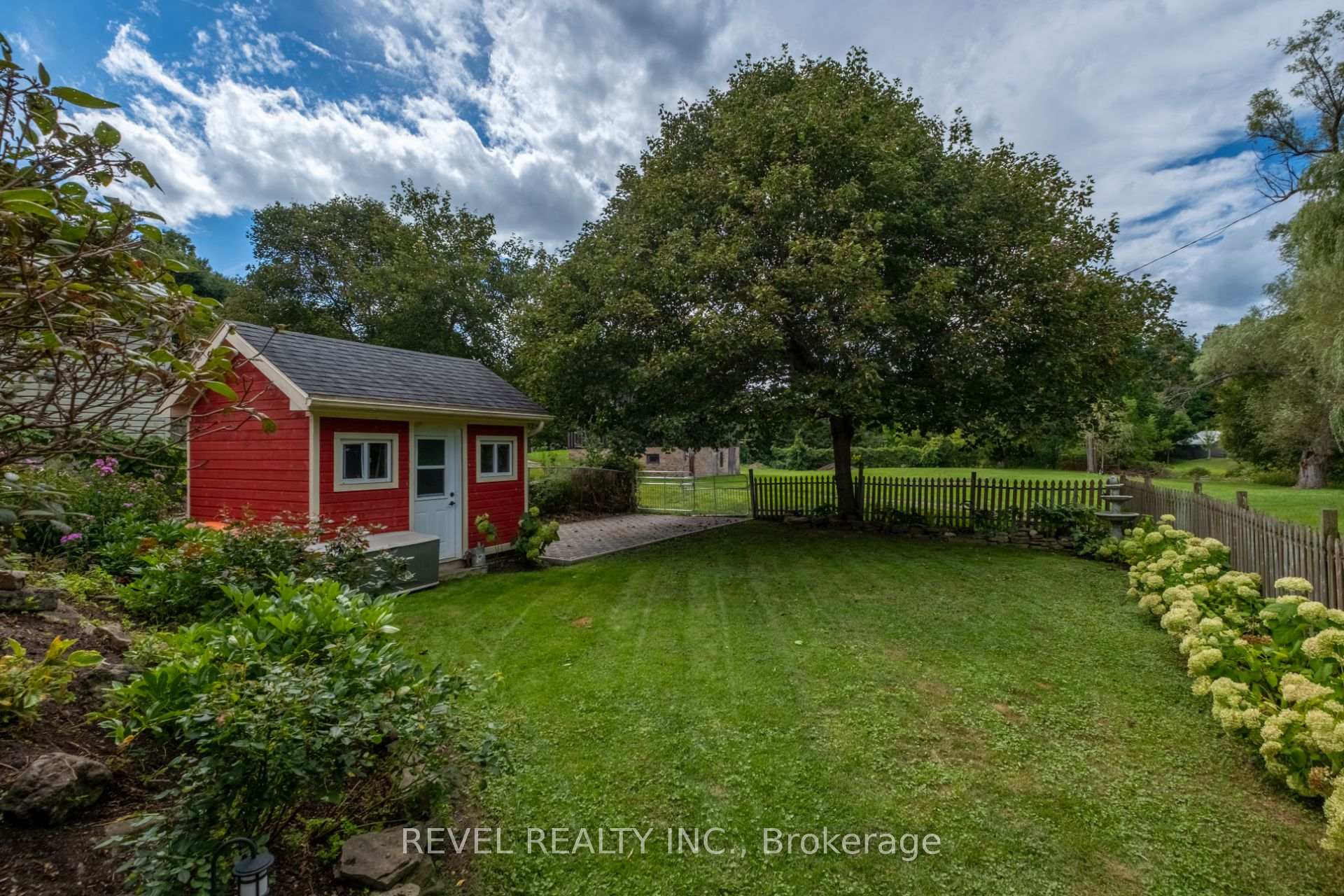 Photo 37 of 532 Main Street, Halton Hills, Glen Williams — HOMEH