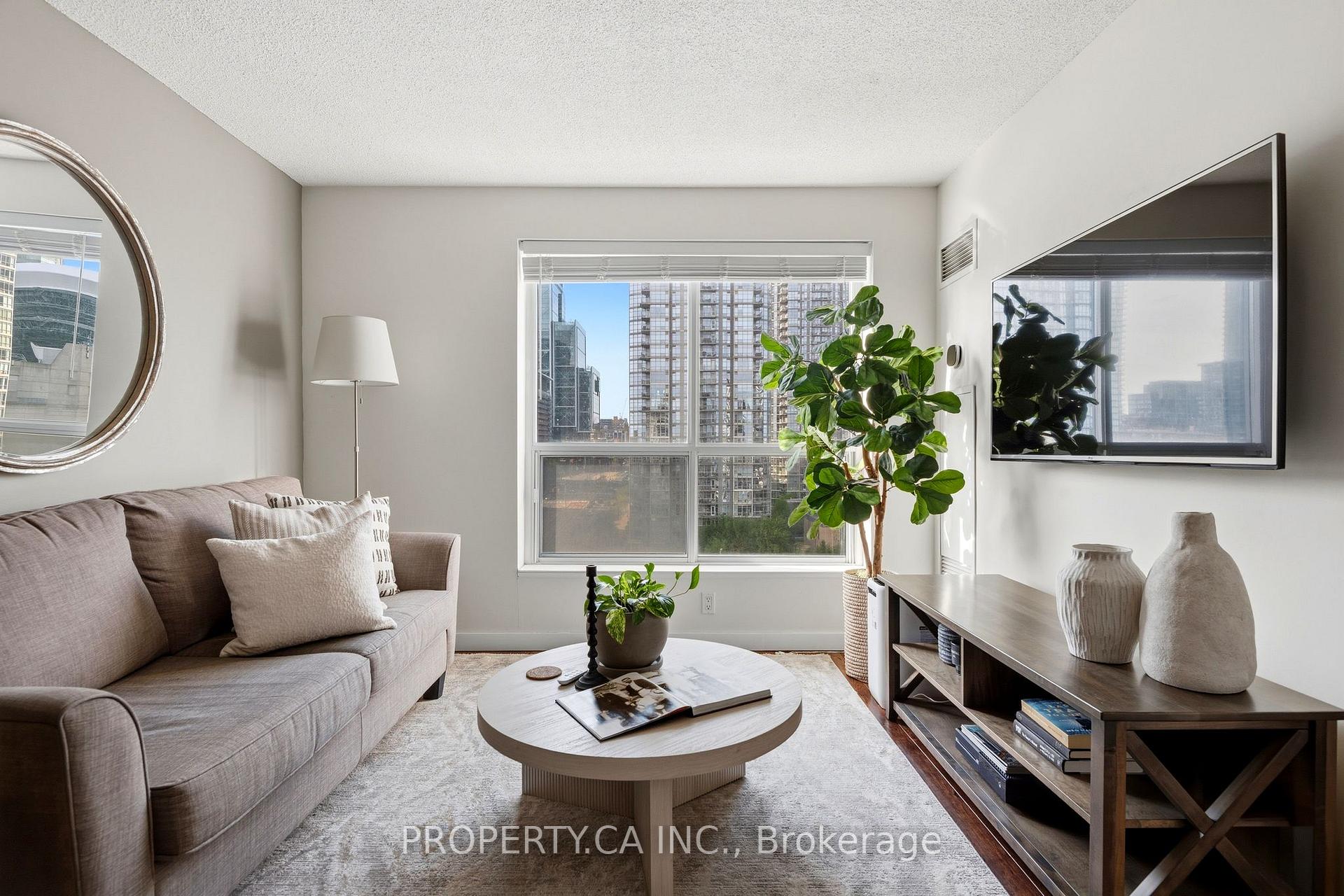 Photo 2 of Unit 1105, 410 Queens Quay W, Toronto, Waterfront Communities — HOMEH