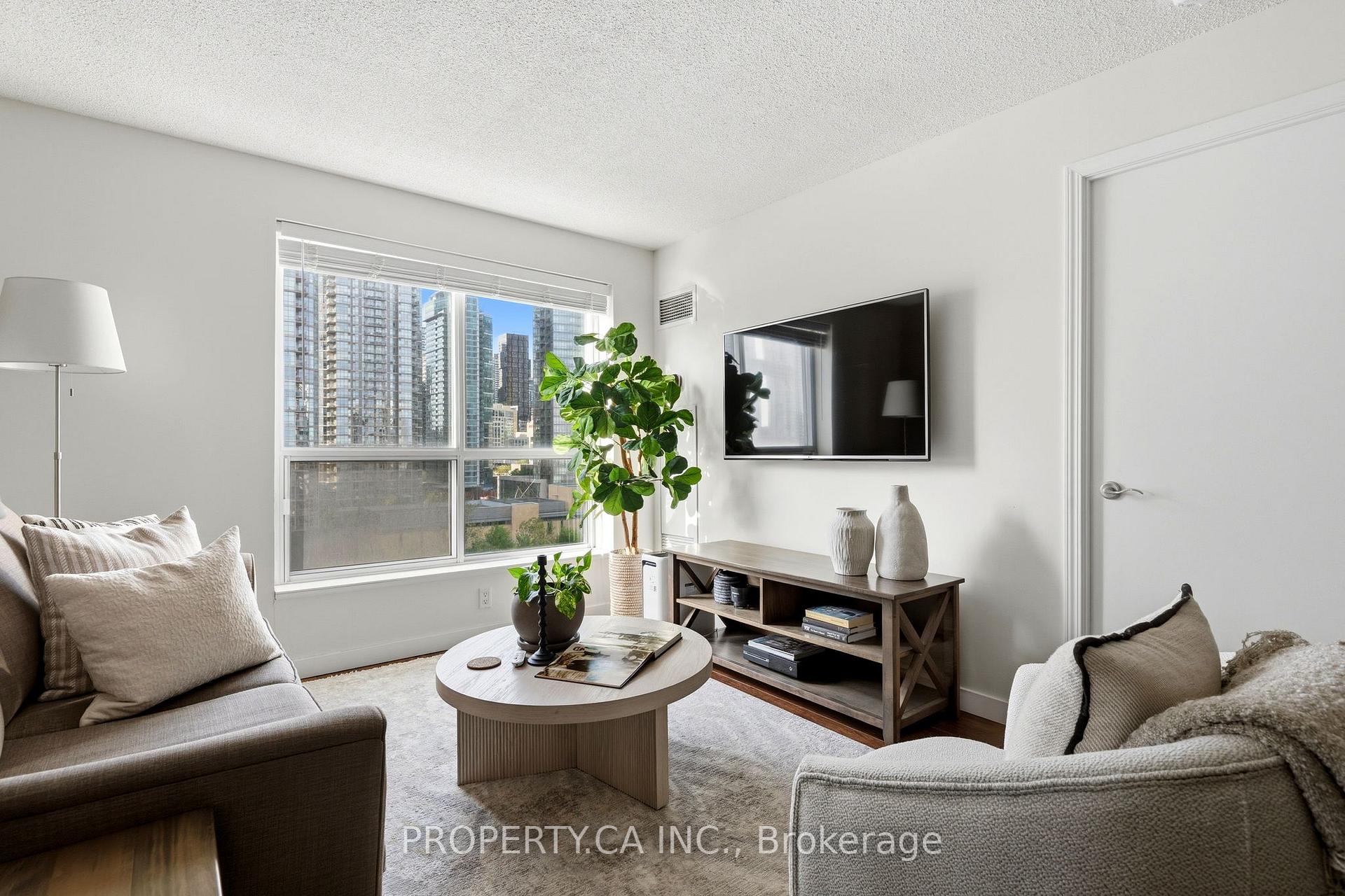 Photo 3 of Unit 1105, 410 Queens Quay W, Toronto, Waterfront Communities — HOMEH
