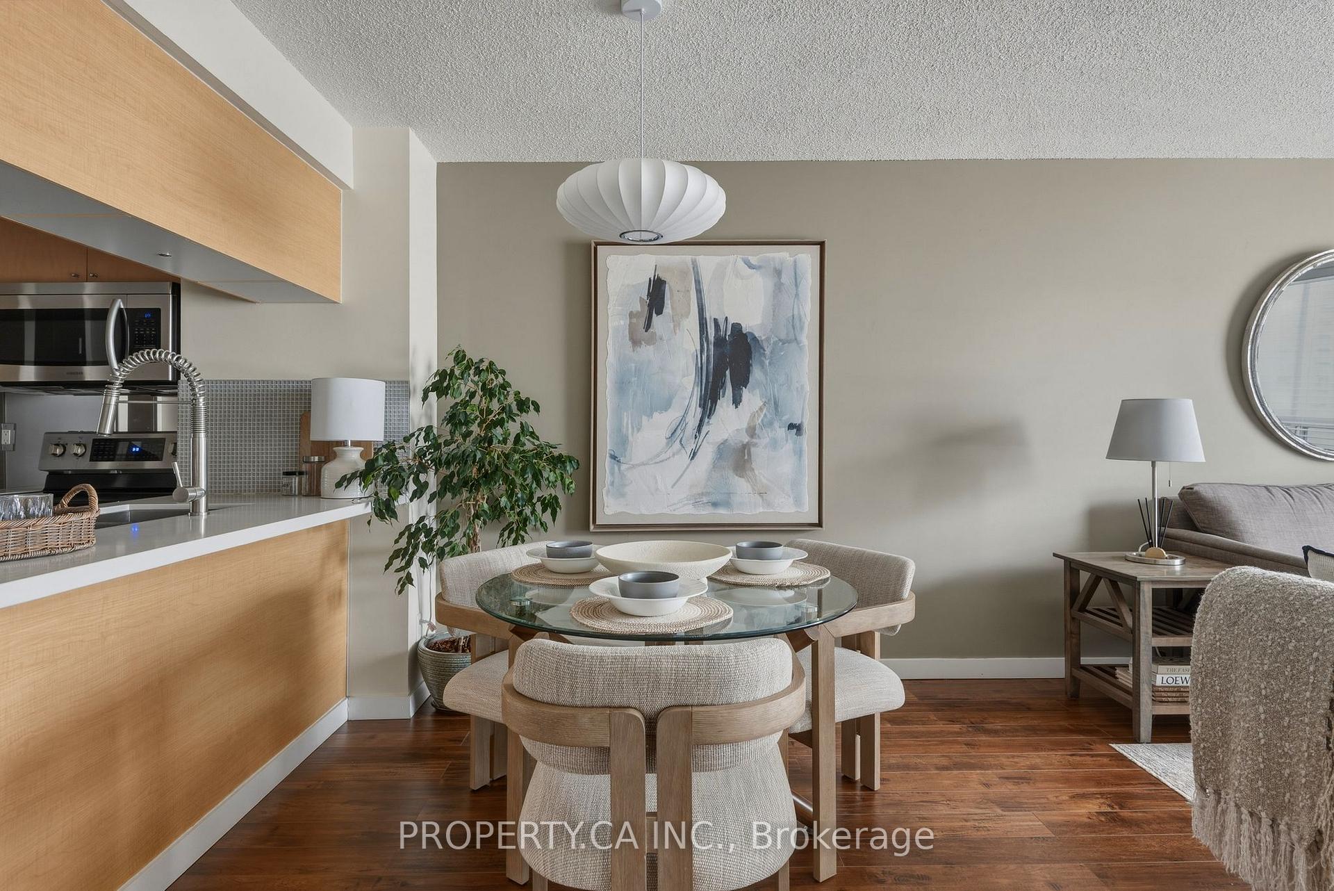 Photo 4 of Unit 1105, 410 Queens Quay W, Toronto, Waterfront Communities — HOMEH