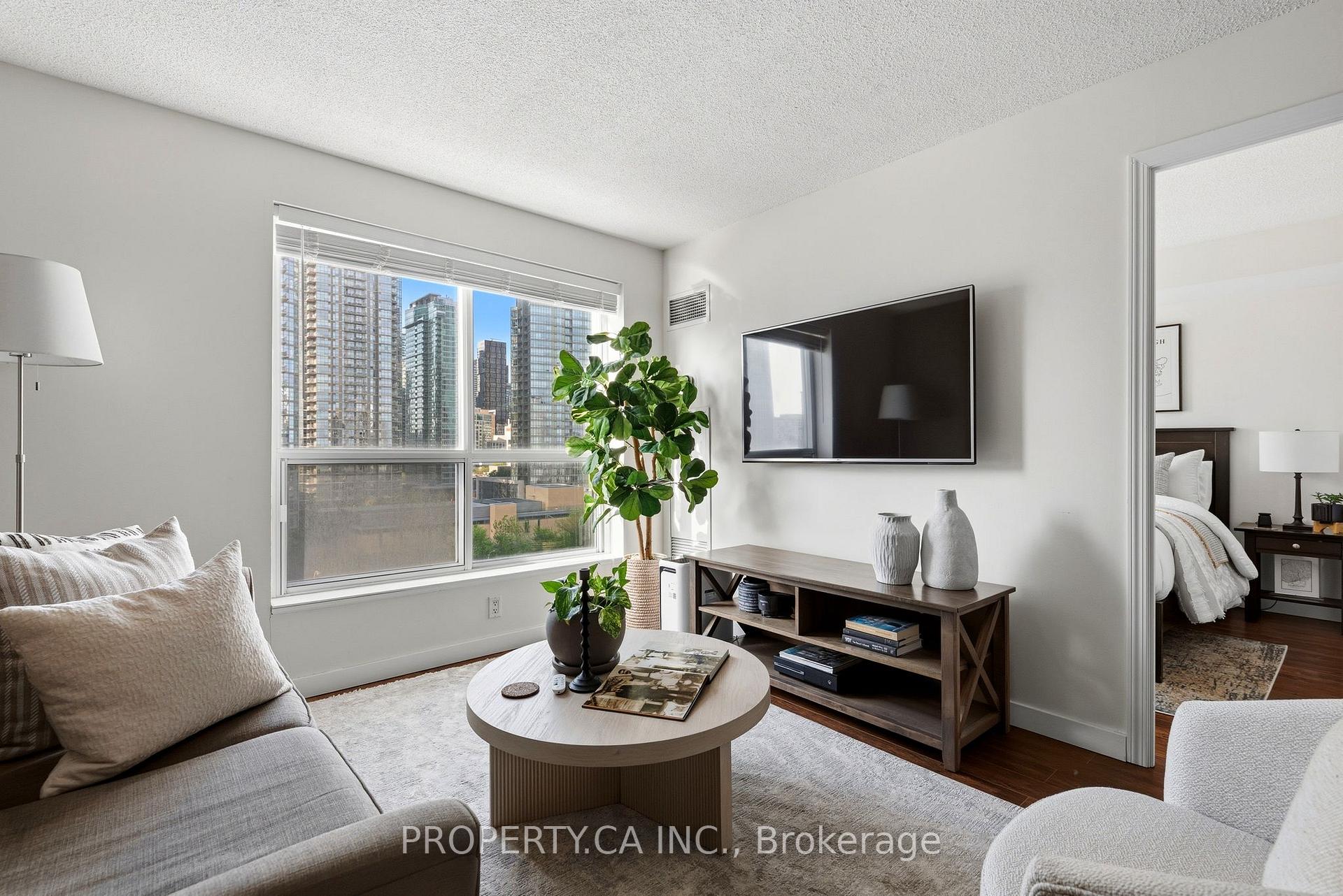 Photo 8 of Unit 1105, 410 Queens Quay W, Toronto, Waterfront Communities — HOMEH
