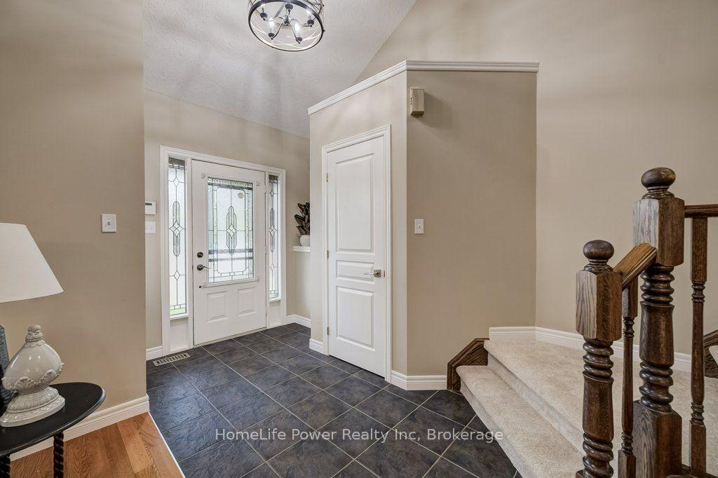 Photo 3 of 16 Irongate Drive, Brant, Paris — HOMEH