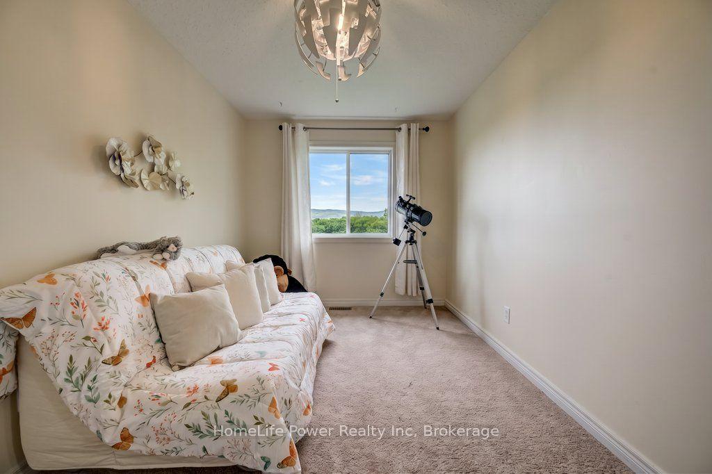 Photo 22 of 16 Irongate Drive, Brant, Paris — HOMEH