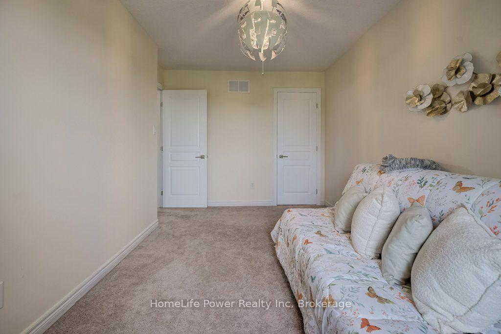 Photo 24 of 16 Irongate Drive, Brant, Paris — HOMEH
