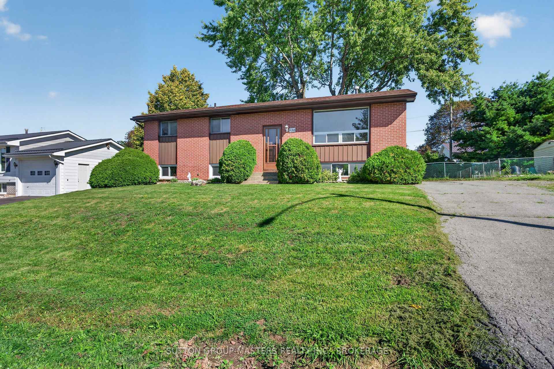 Photo 2 of 139 Sherwood Avenue, Loyalist, Amherstview — HOMEH