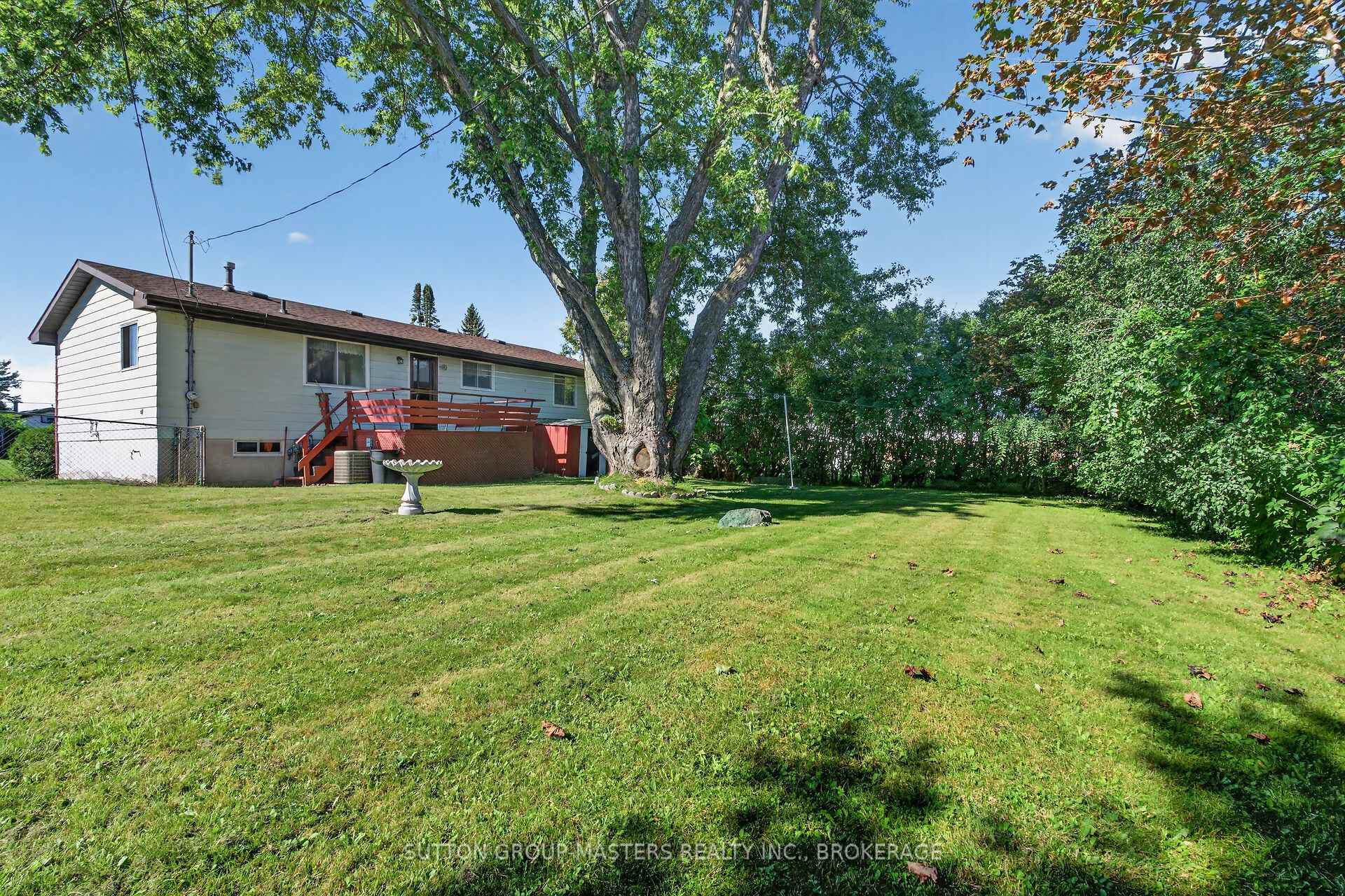 Photo 7 of 139 Sherwood Avenue, Loyalist, Amherstview — HOMEH
