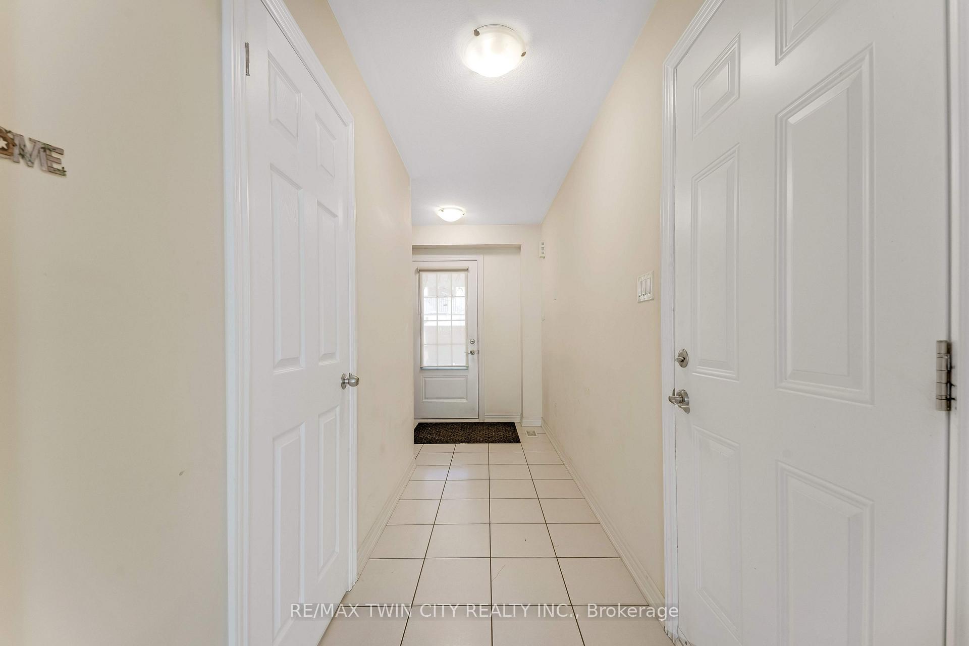 Photo 5 of 755 Linden Dr Unit 37, Cambridge, Preston Heights — HOMEH