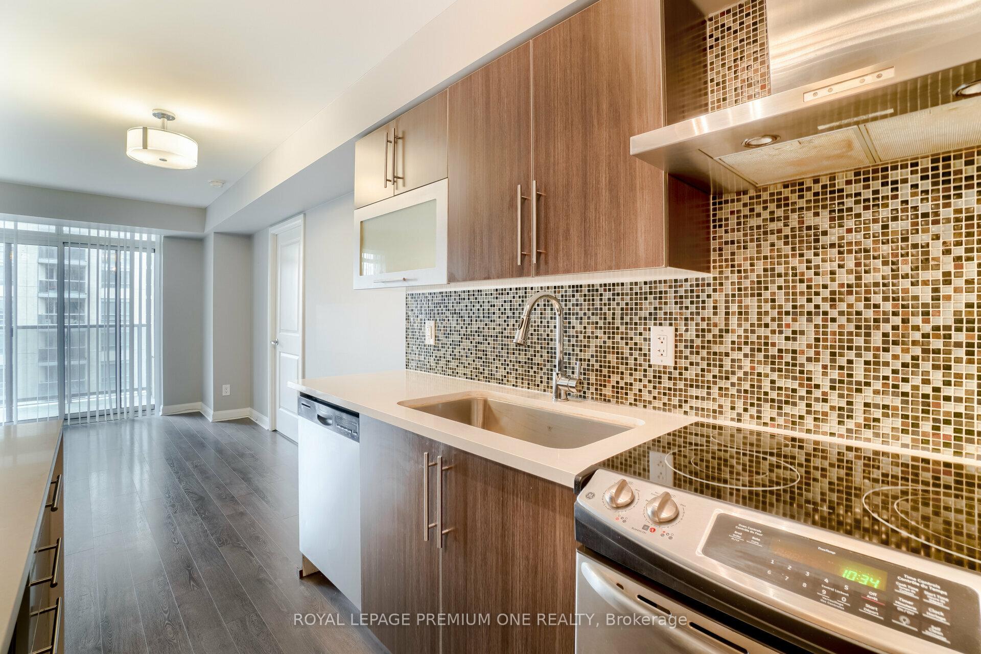 Photo 4 of Unit 911, 1 Michael Power Place, Etobicoke, Islington-City Centre West — HOMEH