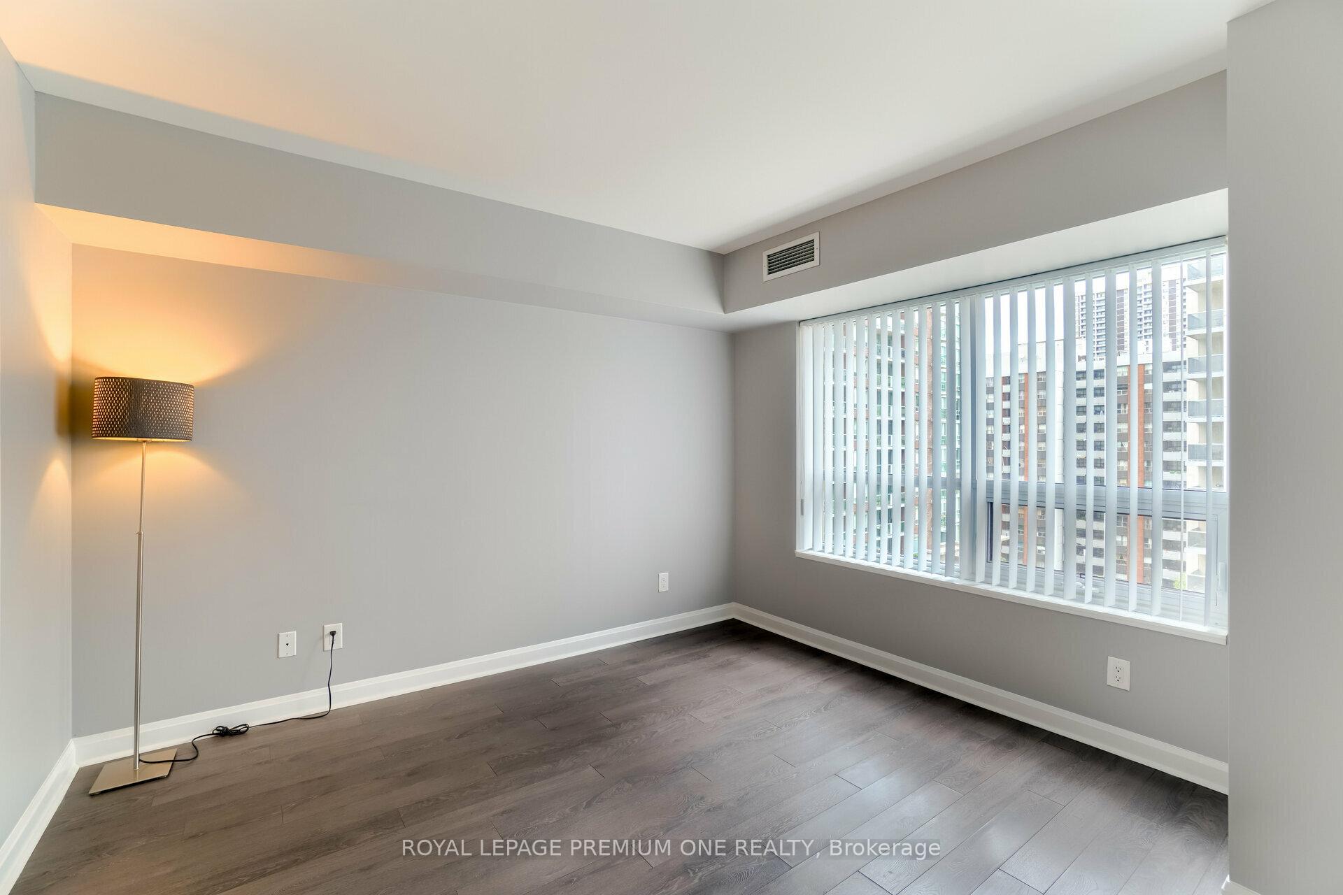 Photo 10 of Unit 911, 1 Michael Power Place, Etobicoke, Islington-City Centre West — HOMEH