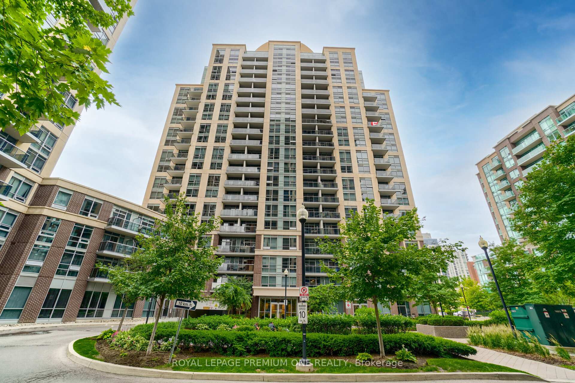 Photo 36 of Unit 911, 1 Michael Power Place, Etobicoke, Islington-City Centre West — HOMEH