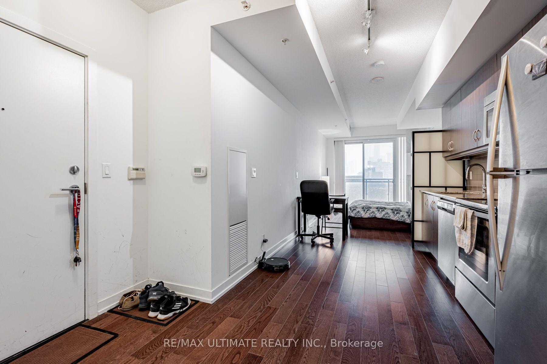 Photo 3 of Unit 809, 10 Willison Square, Toronto, Kensington-Chinatown — HOMEH