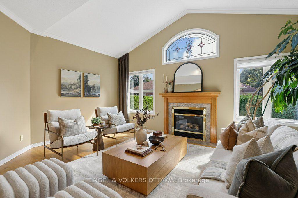 Photo 8 of 5 Goldora Private, Ottawa, Kanata - Kanata Lakes/Heritage Hills — HOMEH