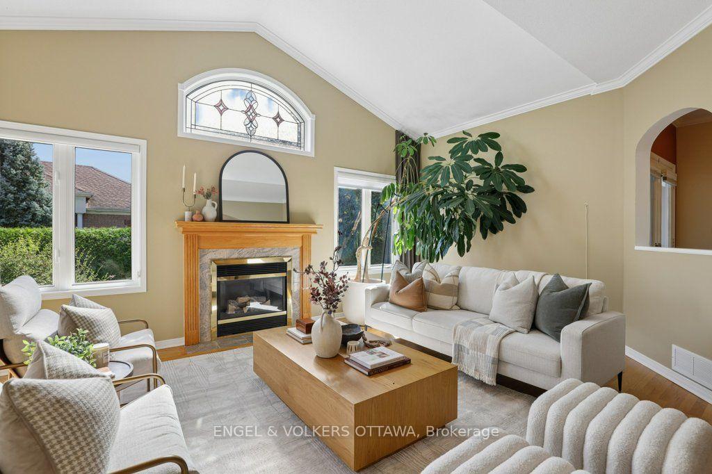 Photo 9 of 5 Goldora Private, Ottawa, Kanata - Kanata Lakes/Heritage Hills — HOMEH